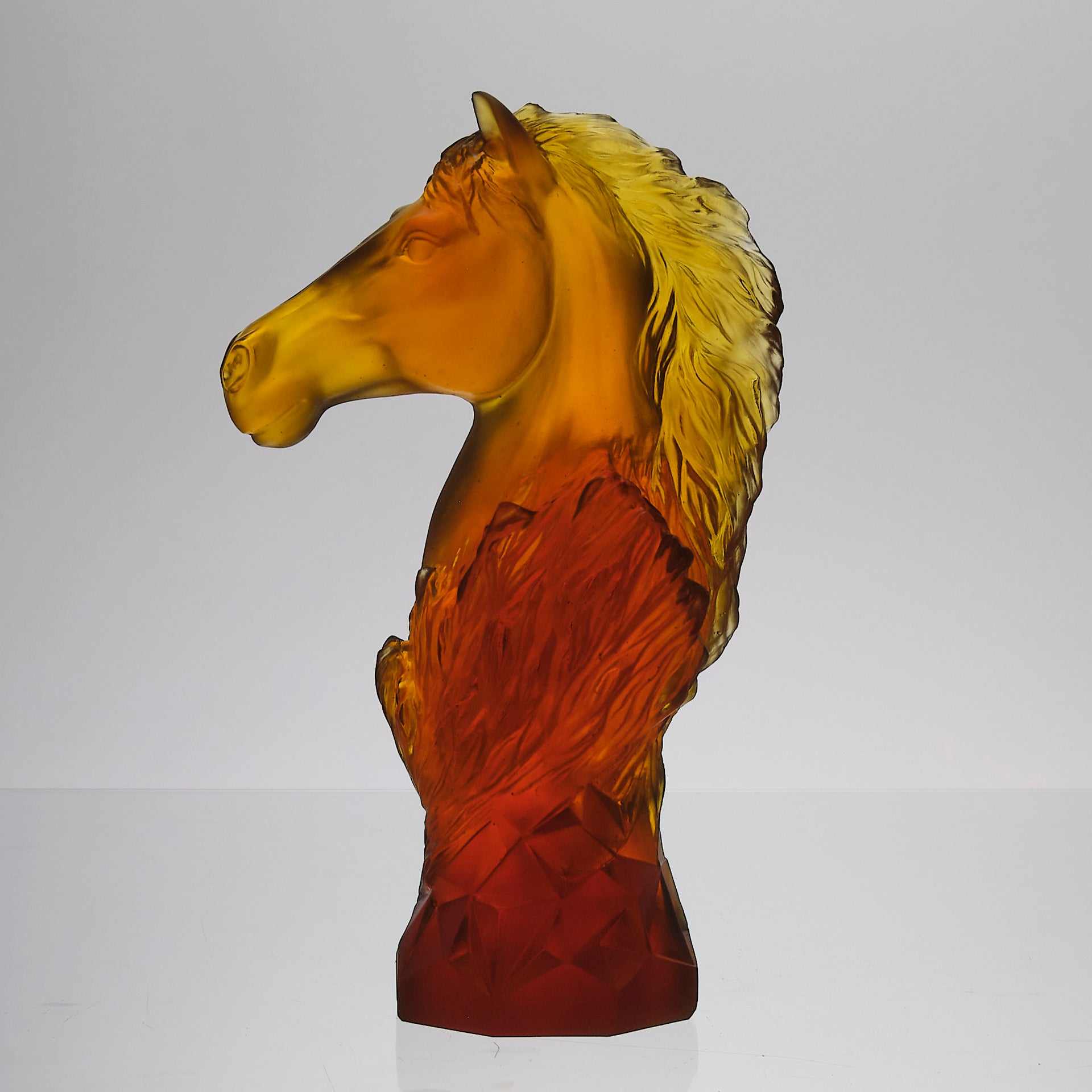 Amber pate de verre Daum Horse Chess piece