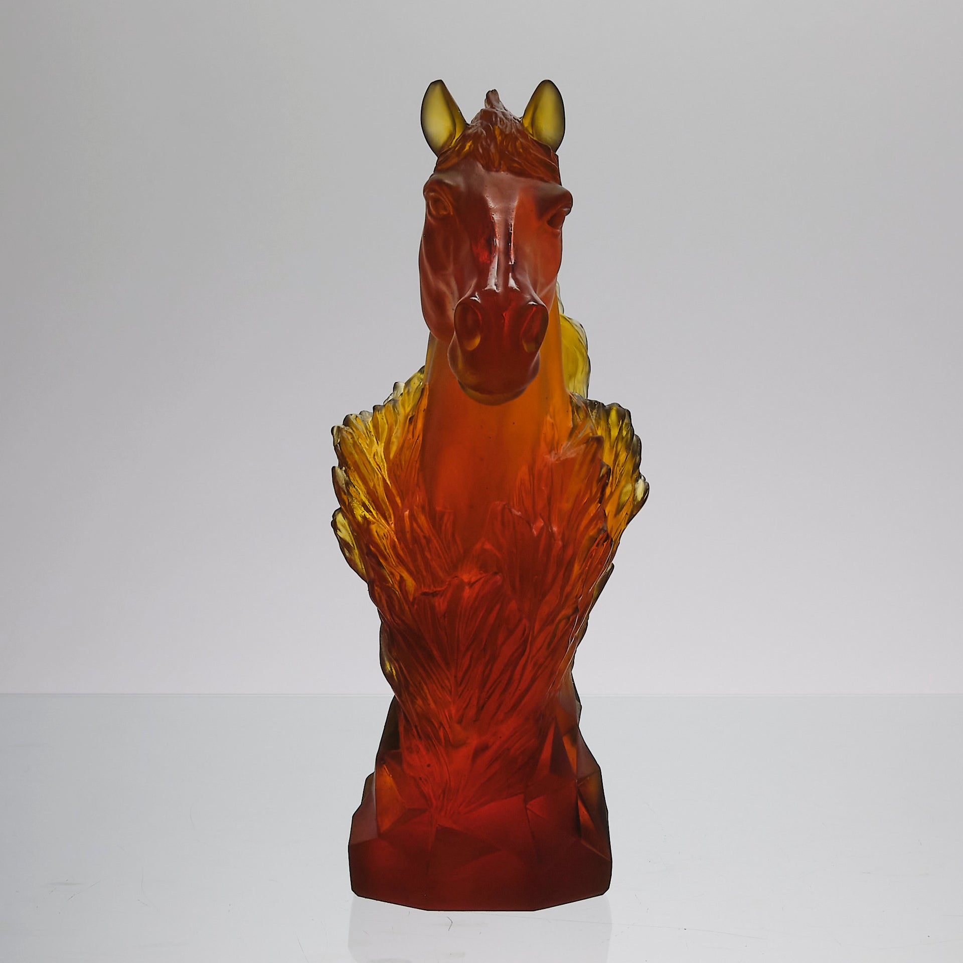 Amber pate de verre Daum Horse Chess piece