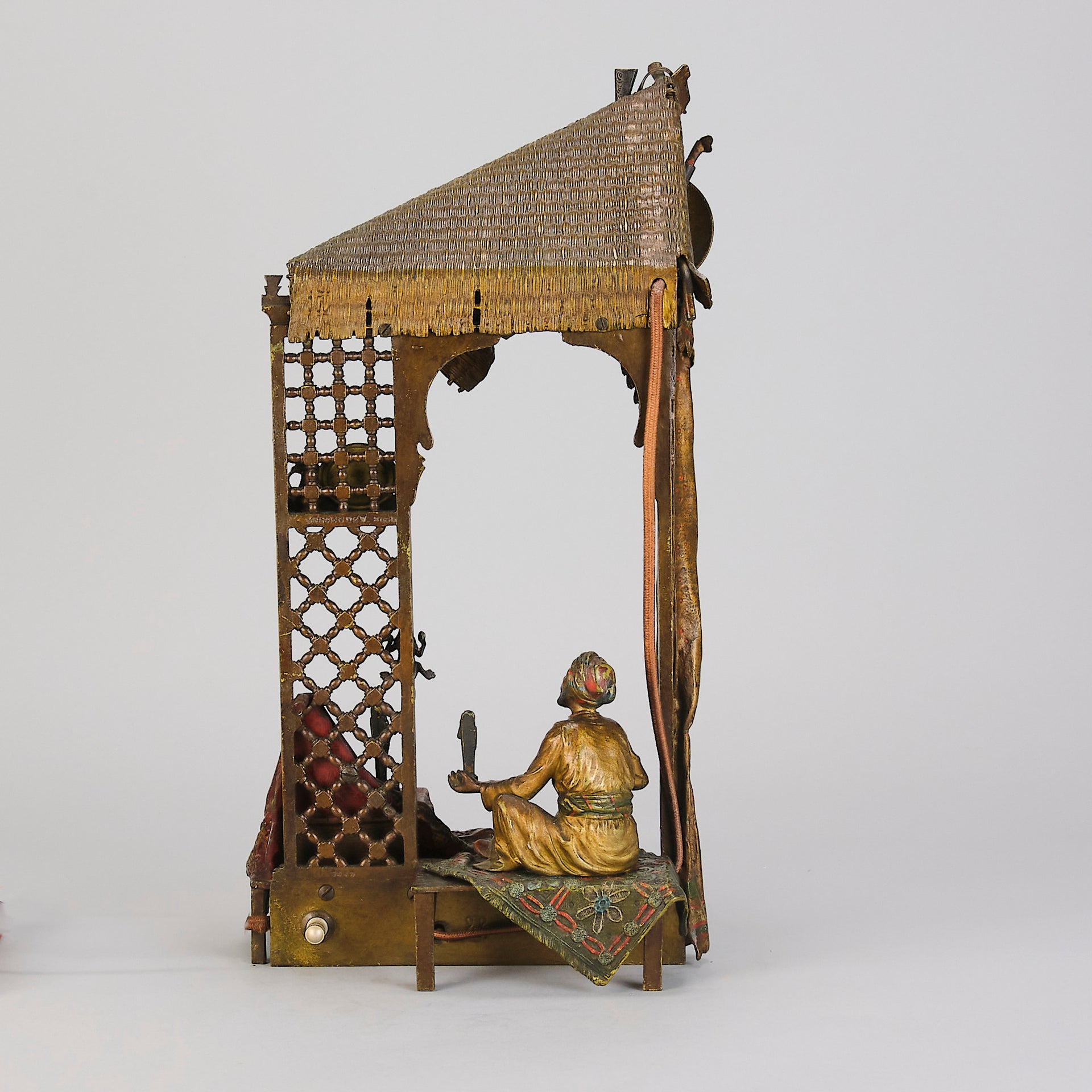 Bergman bronze merchant lamp