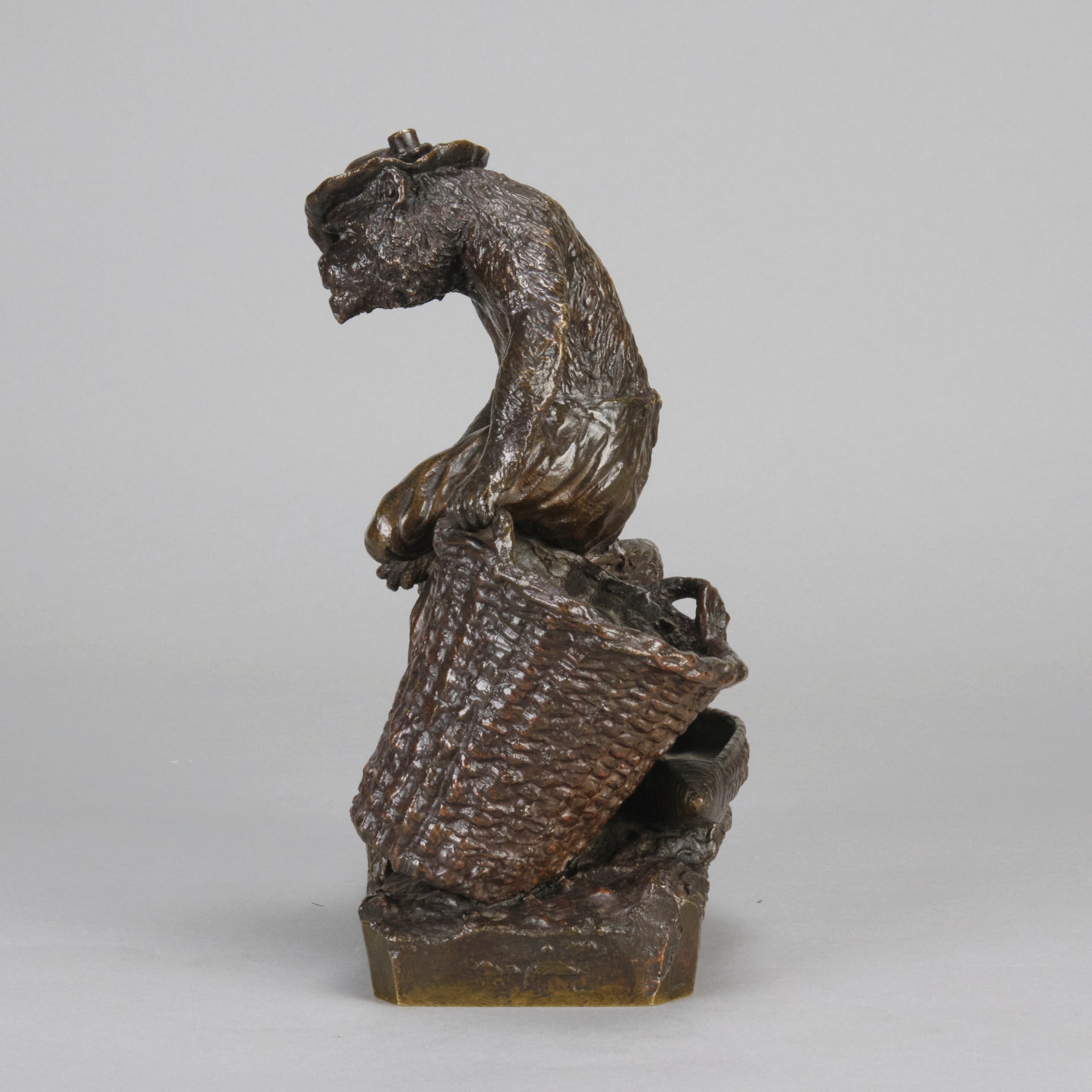 Christophe Fratin Bronze - Singe Avec des Paniers - Hickmet Fine Arts