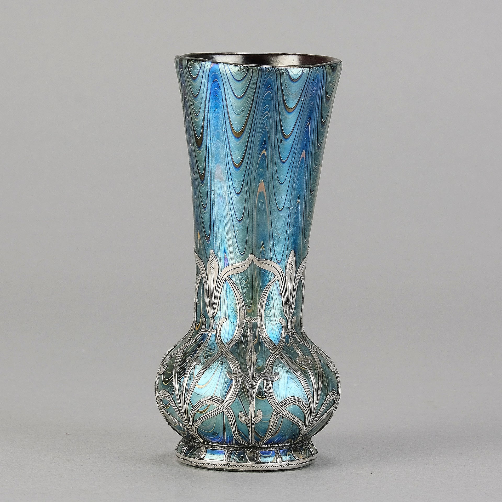 Loetz Phanomen Vase - Art Nouveau - Hickmet Fine Arts 