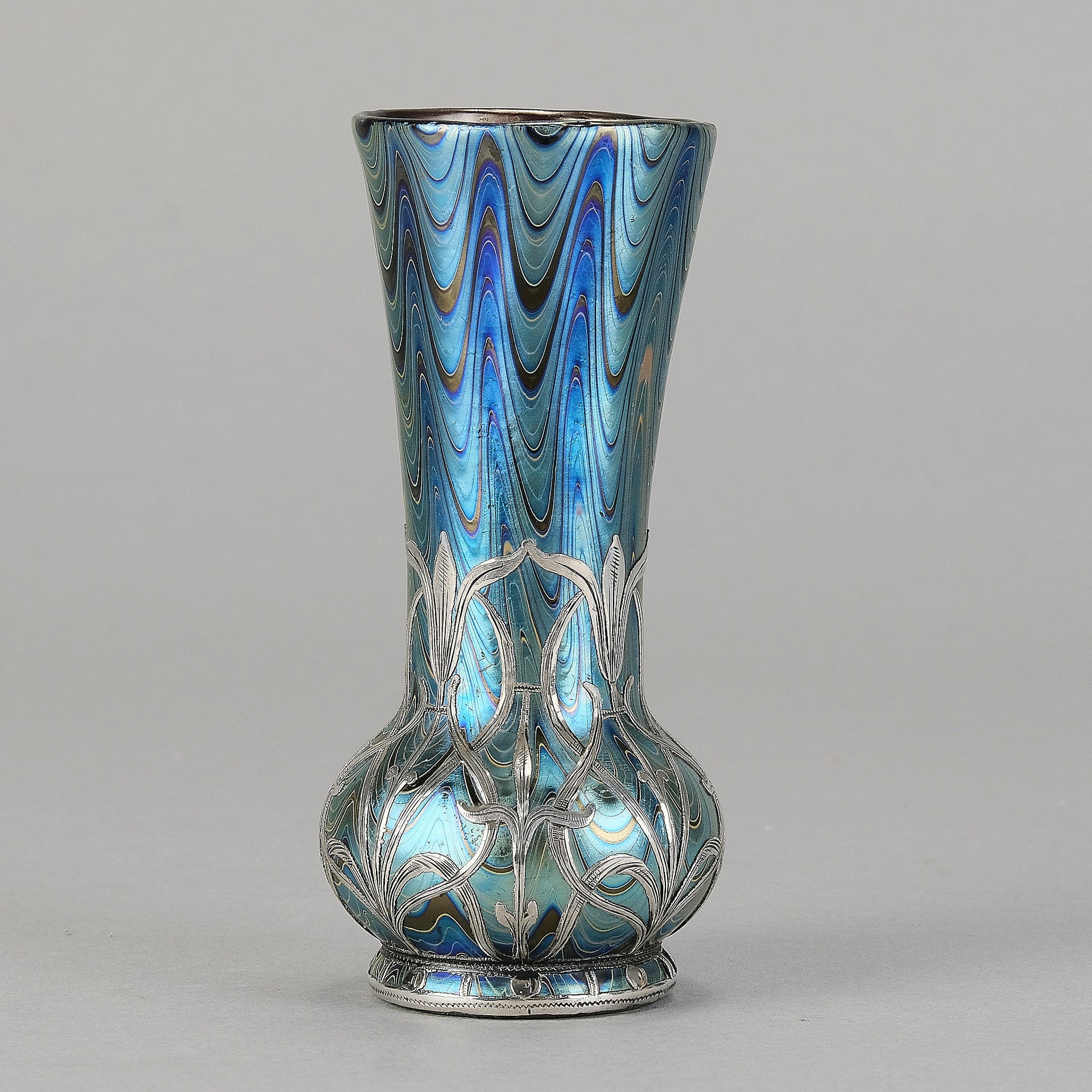 Loetz Phanomen Vase - Art Nouveau - Hickmet Fine Arts 