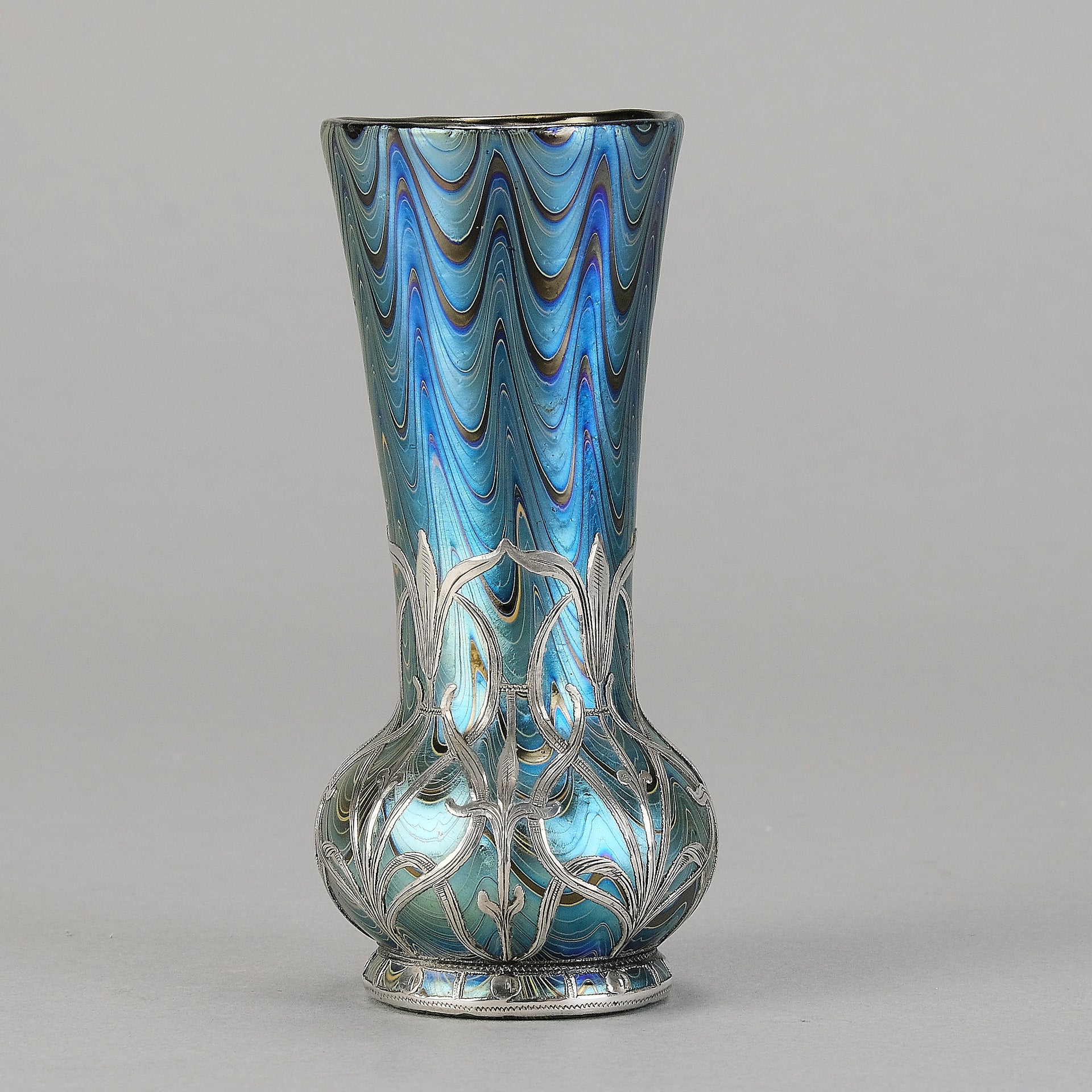 Loetz Phanomen Vase - Art Nouveau - Hickmet Fine Arts 