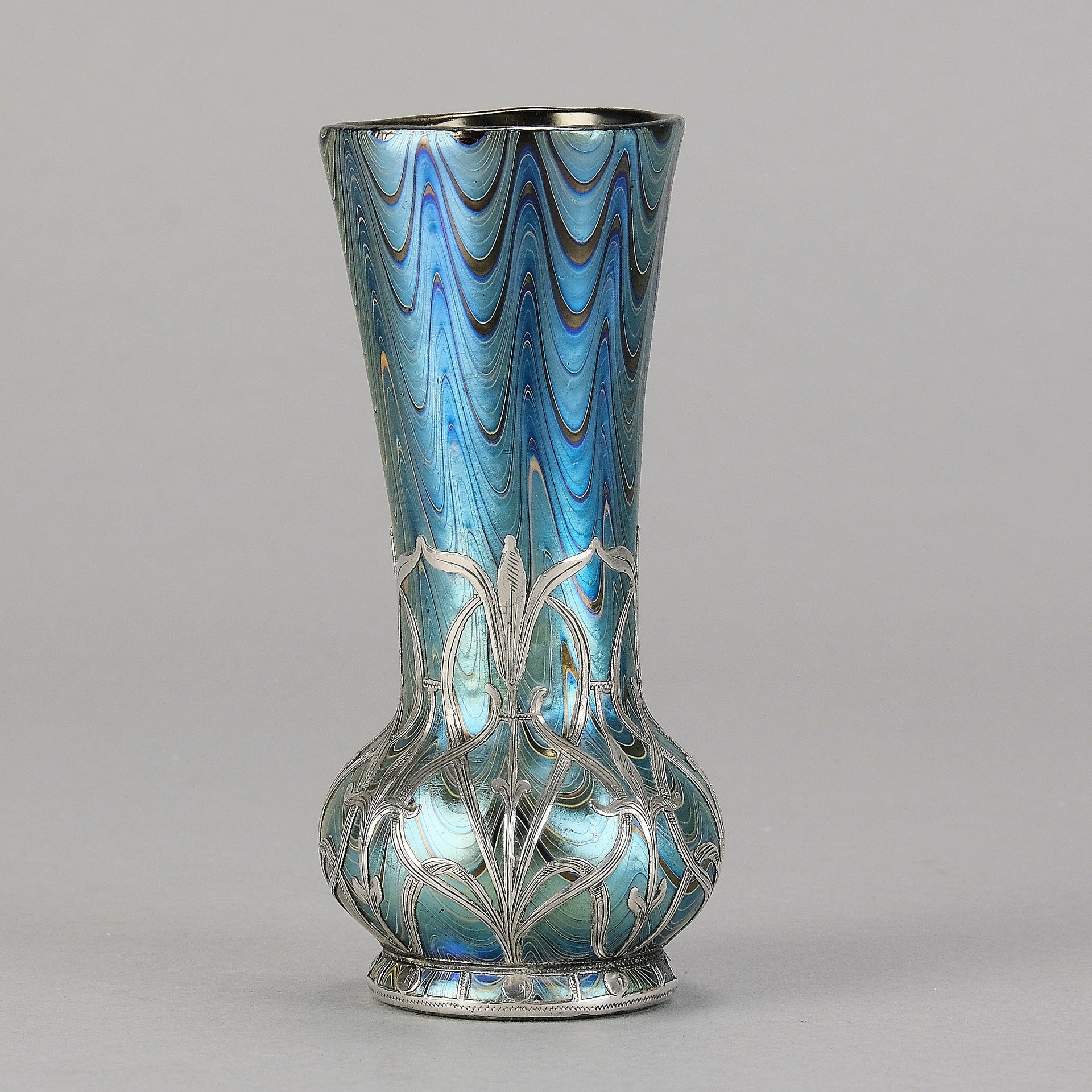 Loetz Phanomen Vase - Art Nouveau - Hickmet Fine Arts 