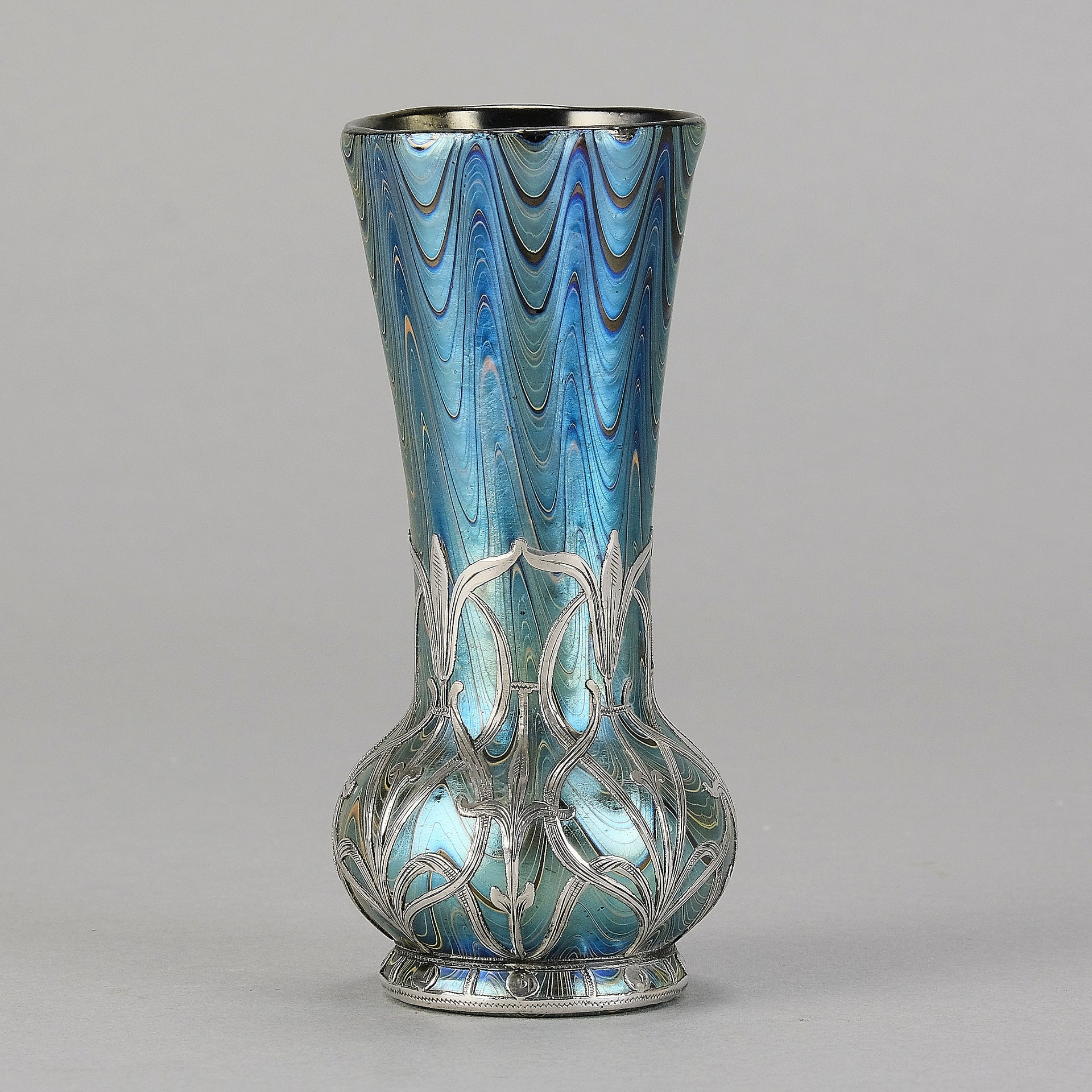 Loetz Phanomen Vase - Art Nouveau - Hickmet Fine Arts 