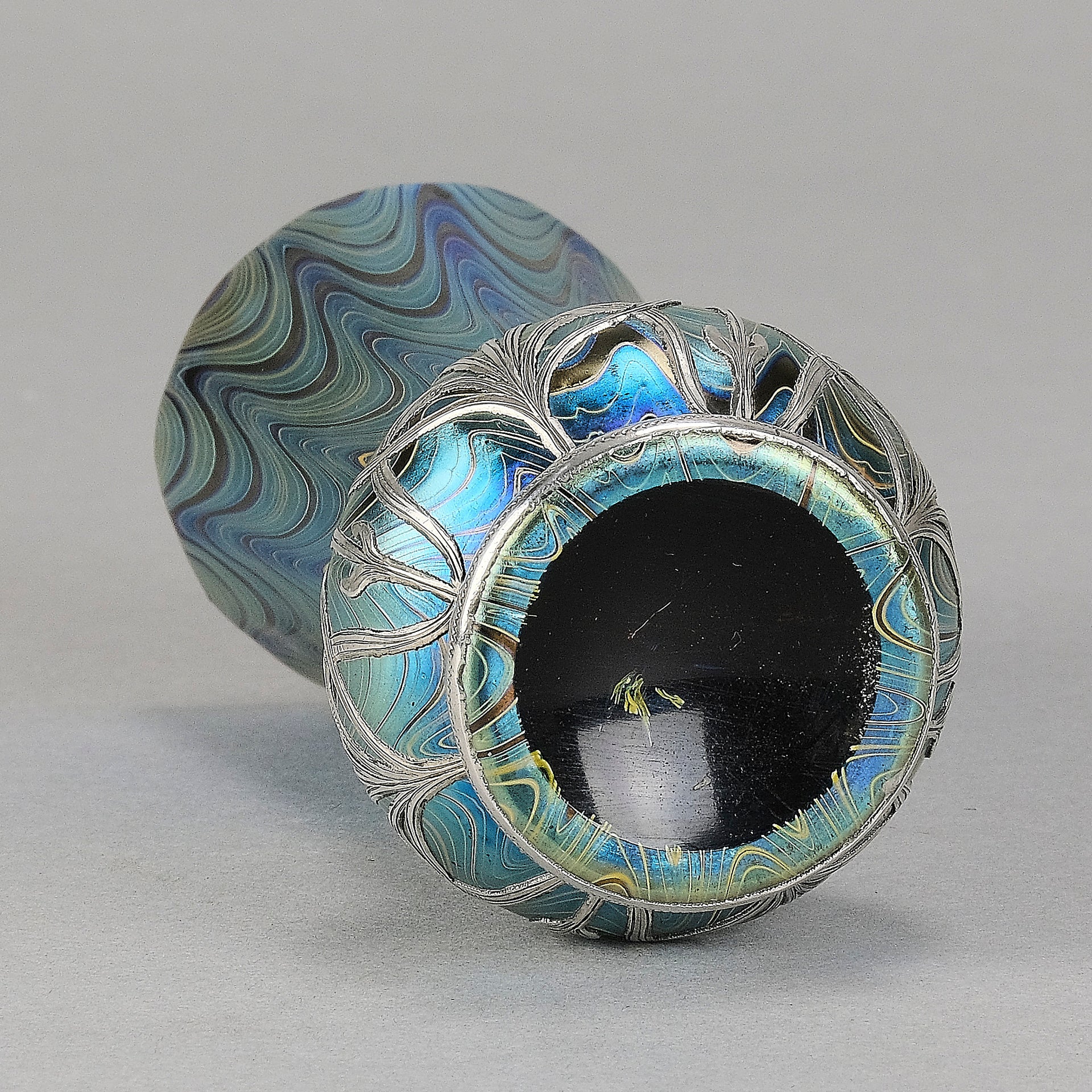 Loetz Phanomen Vase - Art Nouveau - Hickmet Fine Arts 