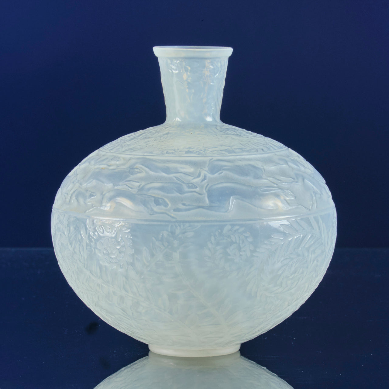 "Lièvres Vase" by René Lalique