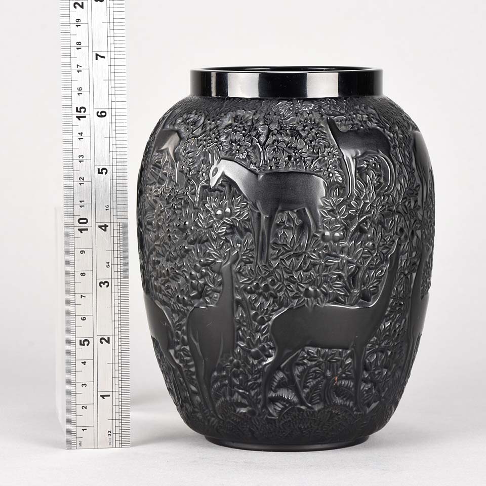 “Biches” glass vase by Lalique