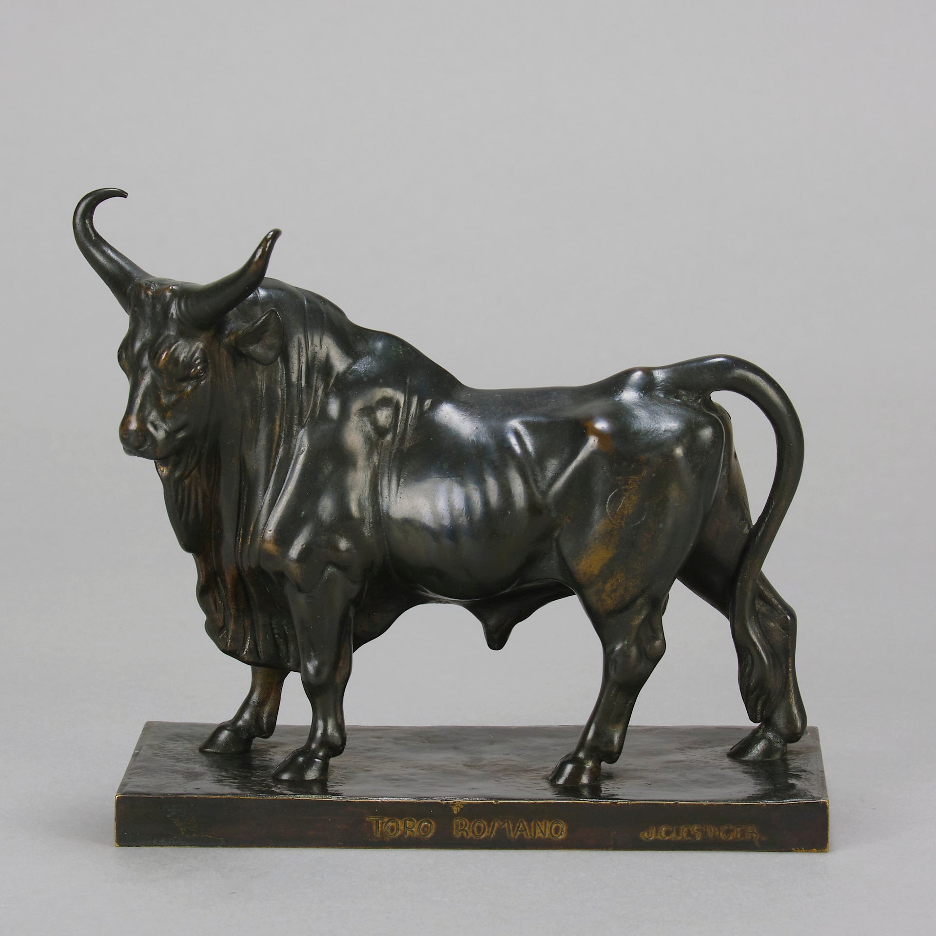 Taureau Romano Antique Bronze statue of a large bull by Jean-Baptiste Baptiste in a proud stance, the bronze exhibiting excellent hand chased surface detail and fine rich brown patina. Raised on an integral base 