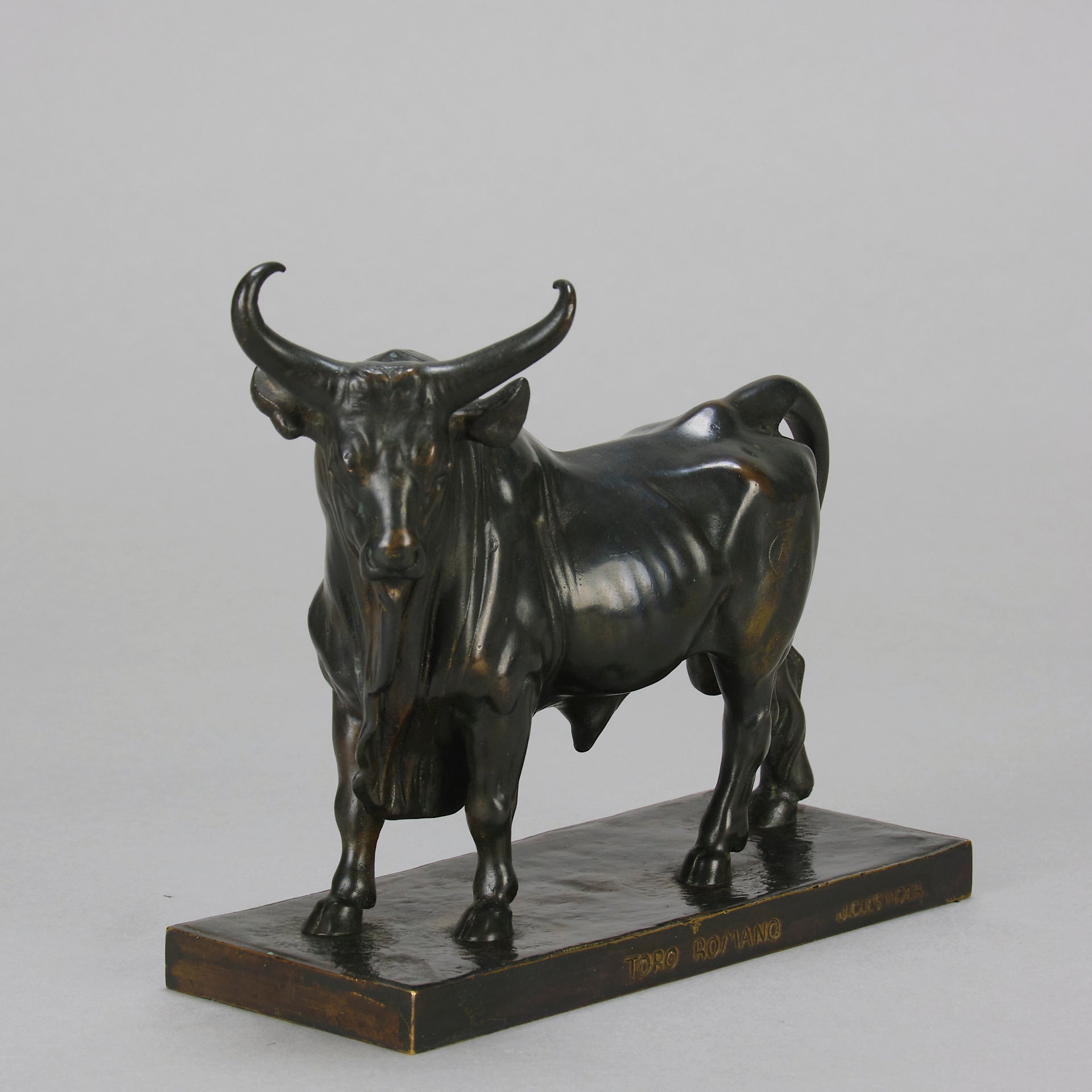 Taureau Romano Antique Bronze statue of a large bull by Jean-Baptiste Baptiste in a proud stance, the bronze exhibiting excellent hand chased surface detail and fine rich brown patina. Raised on an integral base 