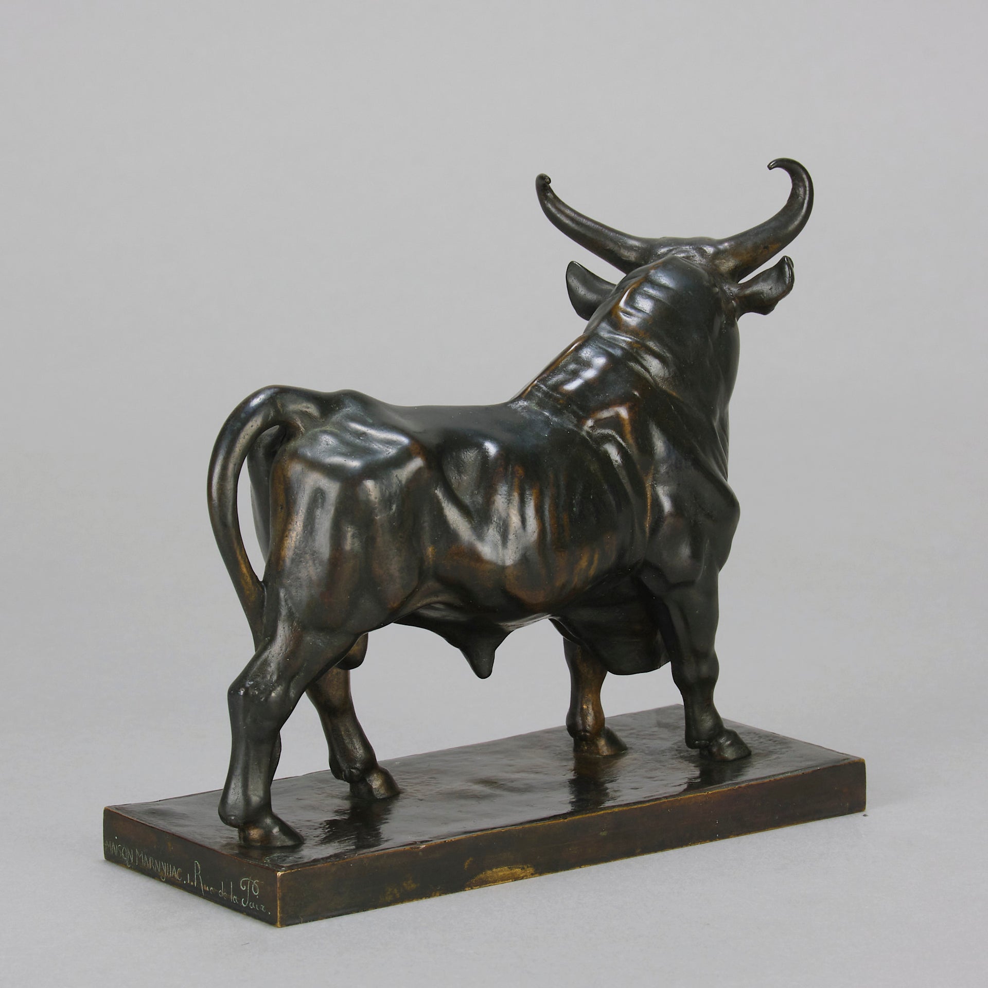 Taureau Romano Antique Bronze statue of a large bull by Jean-Baptiste Baptiste in a proud stance, the bronze exhibiting excellent hand chased surface detail and fine rich brown patina. Raised on an integral base 
