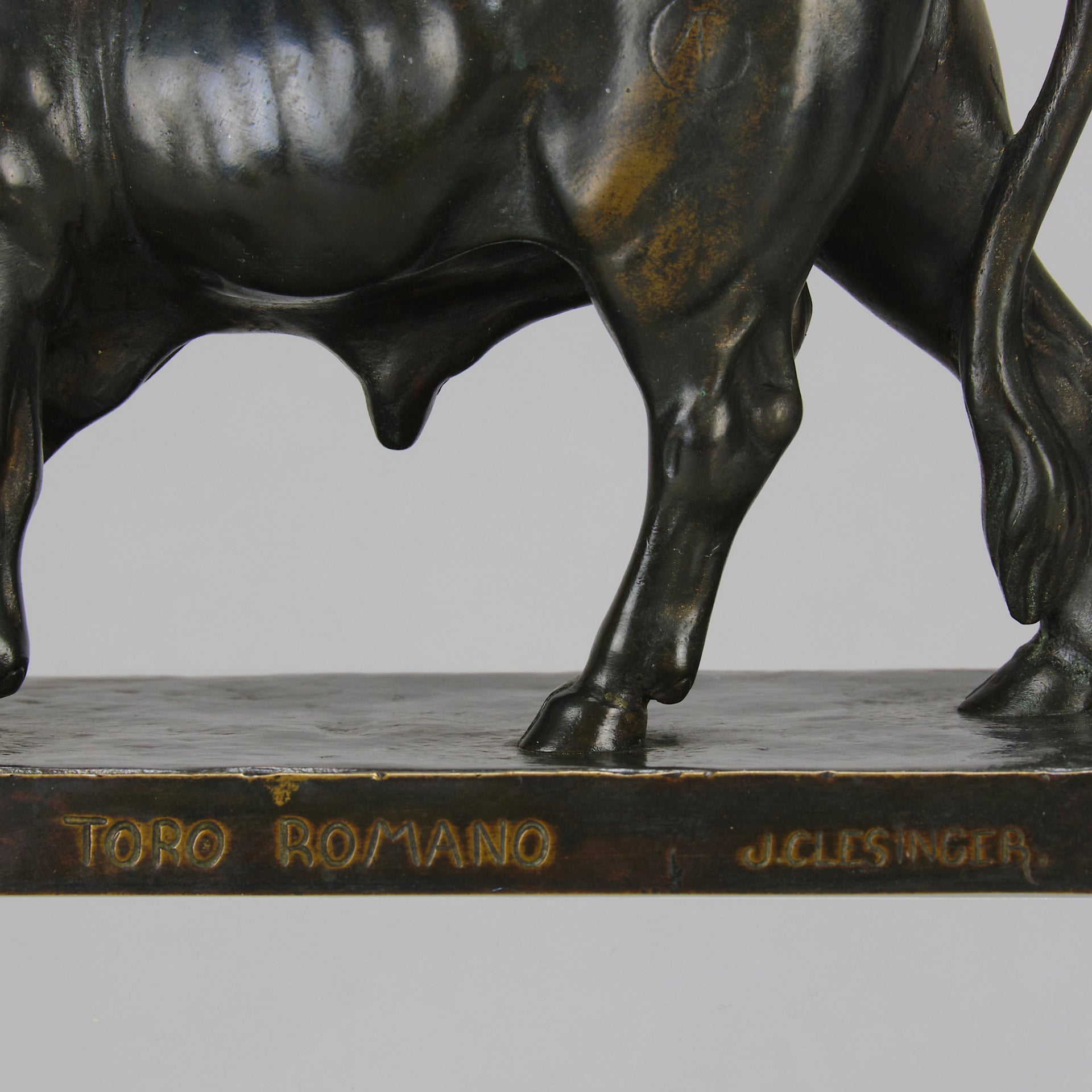 Taureau Romano Antique Bronze statue of a large bull by Jean-Baptiste Baptiste in a proud stance, the bronze exhibiting excellent hand chased surface detail and fine rich brown patina. Raised on an integral base 