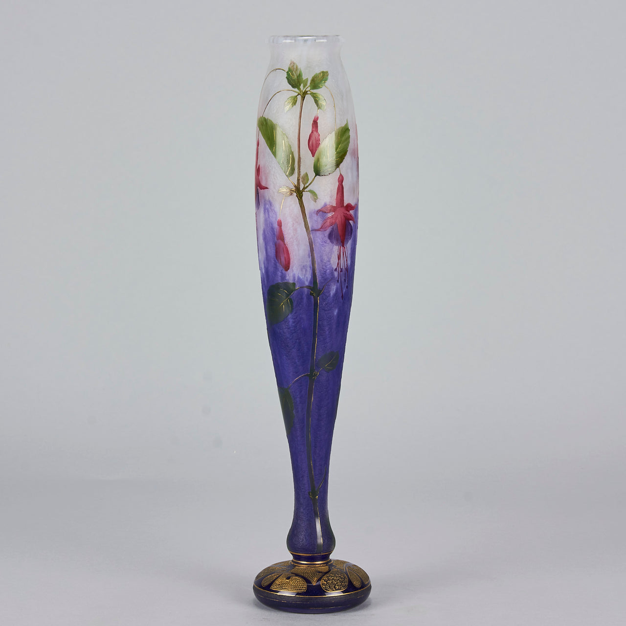 Daum fuchsia vase - Daum Freres Glass