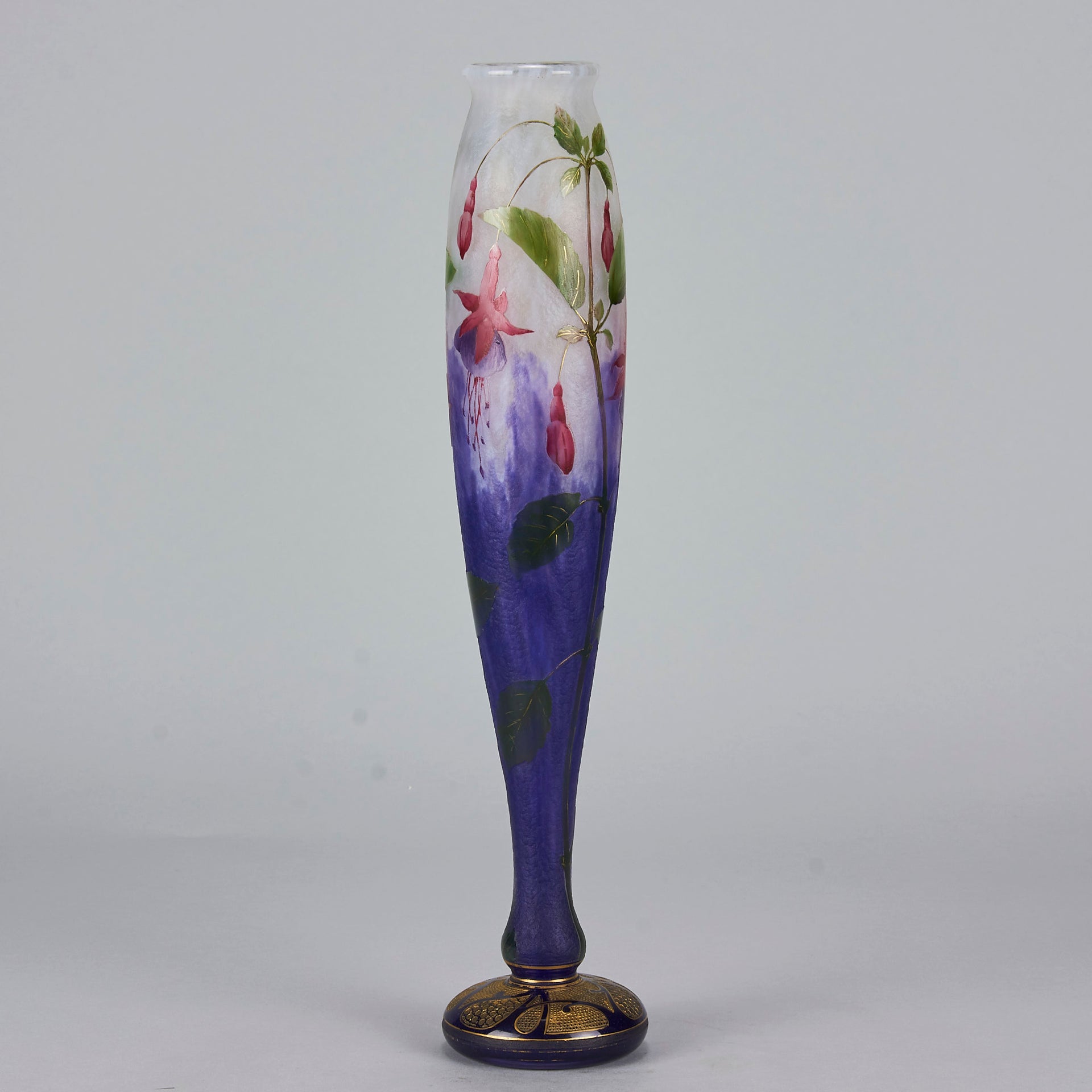 Daum fuchsia vase - Daum Freres Glass