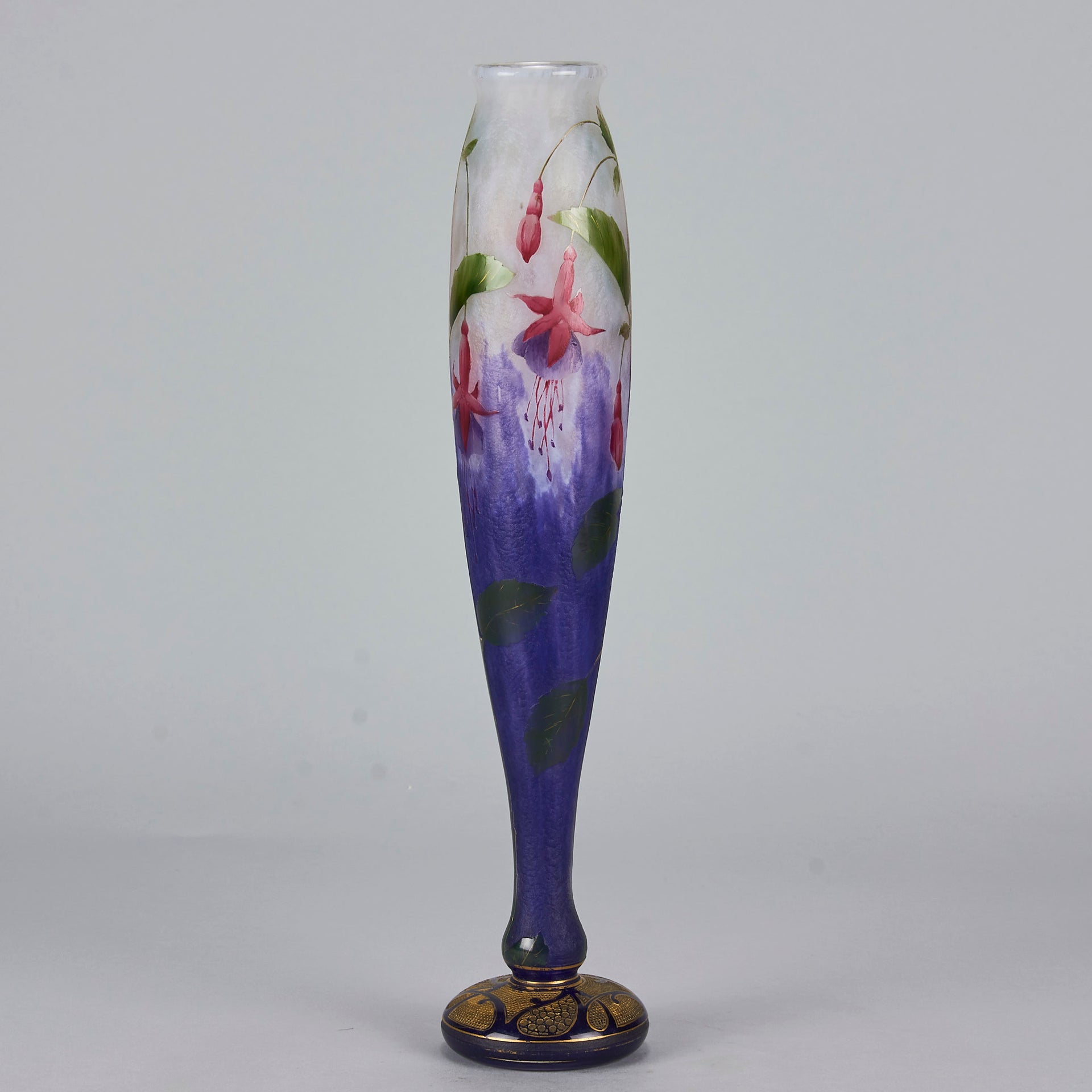 Daum fuchsia vase - Daum Freres Glass