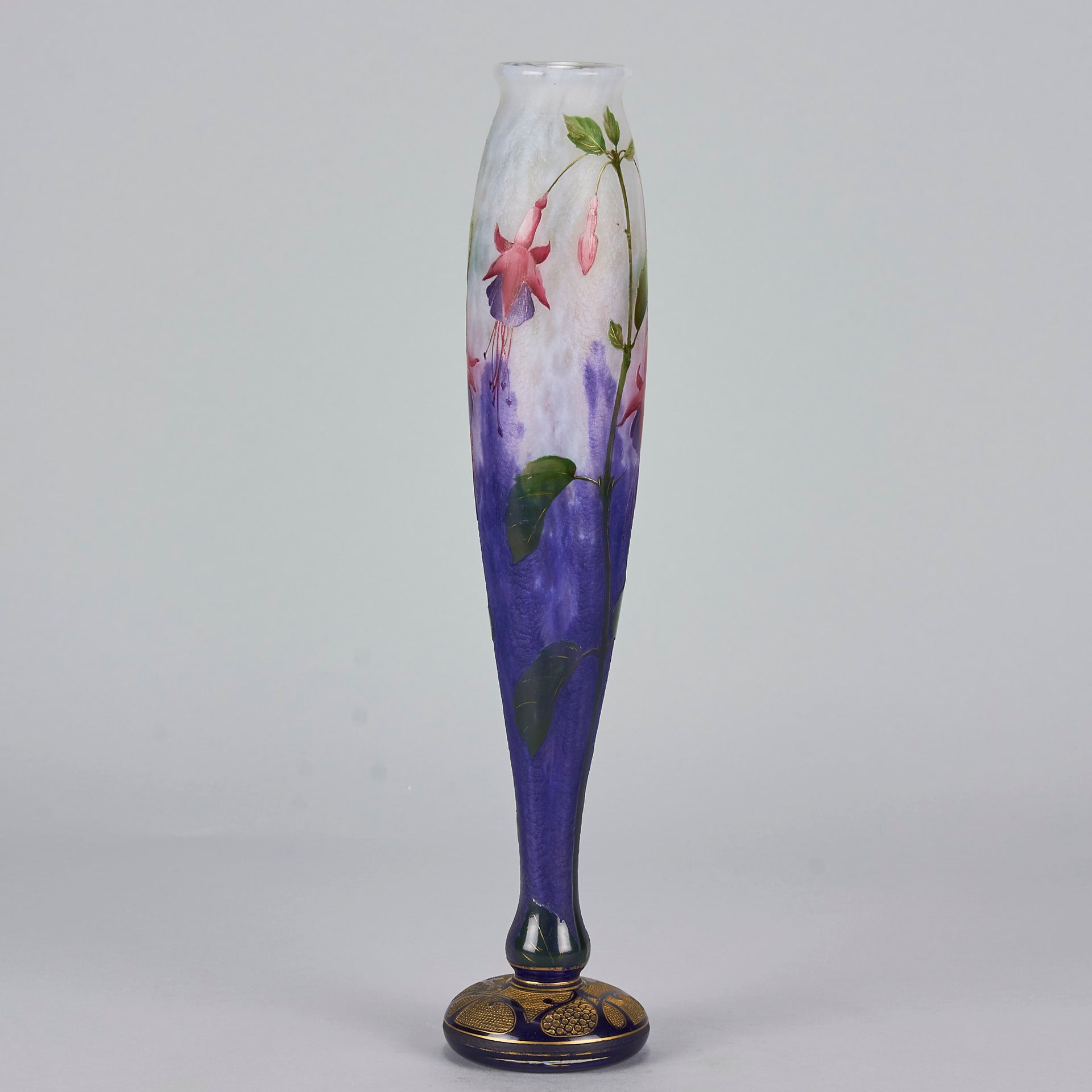Daum fuchsia vase - Daum Freres Glass
