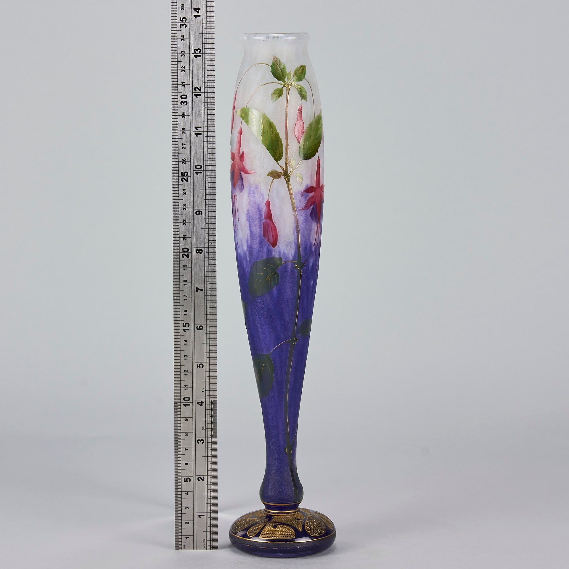 Daum fuchsia vase - Daum Freres Glass