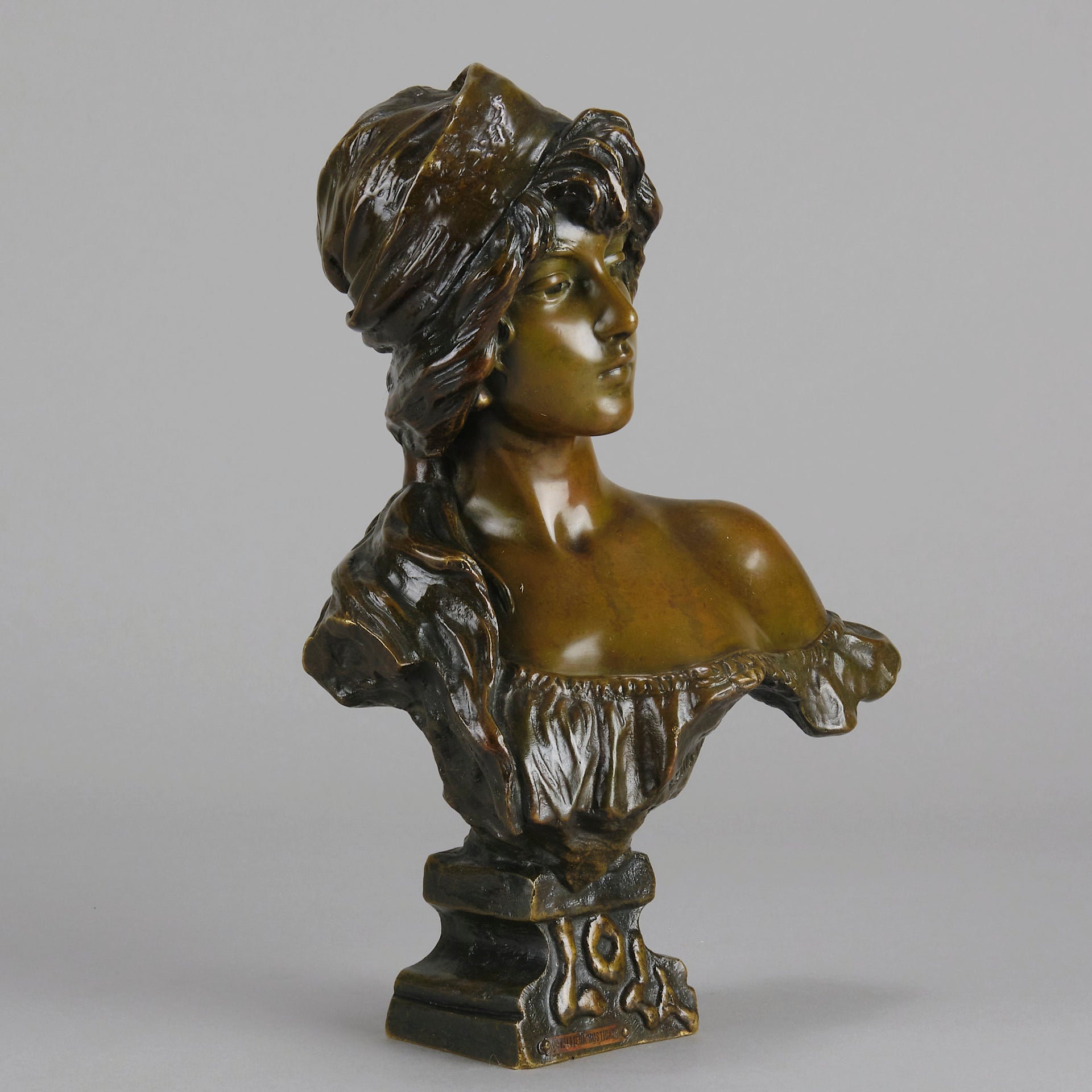 Lola by Emmanuel Villanis a stunning Art Nouveau bronze bust depicting the character "Lola" modelled in the midst of an inquisitive look