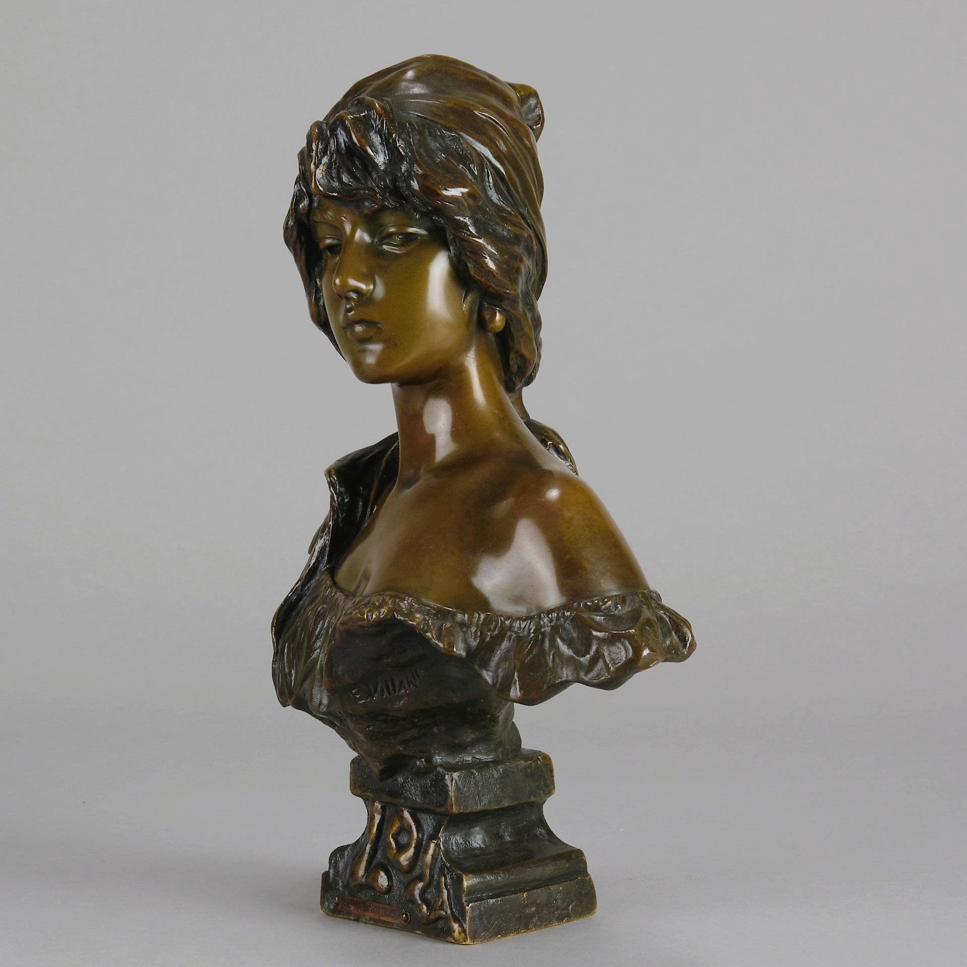 Lola by Emmanuel Villanis a stunning Art Nouveau bronze bust depicting the character "Lola" modelled in the midst of an inquisitive look
