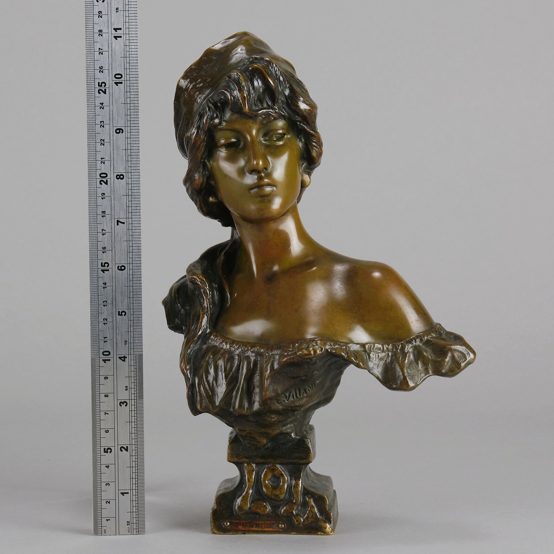 Lola by Emmanuel Villanis a stunning Art Nouveau bronze bust depicting the character "Lola" modelled in the midst of an inquisitive look