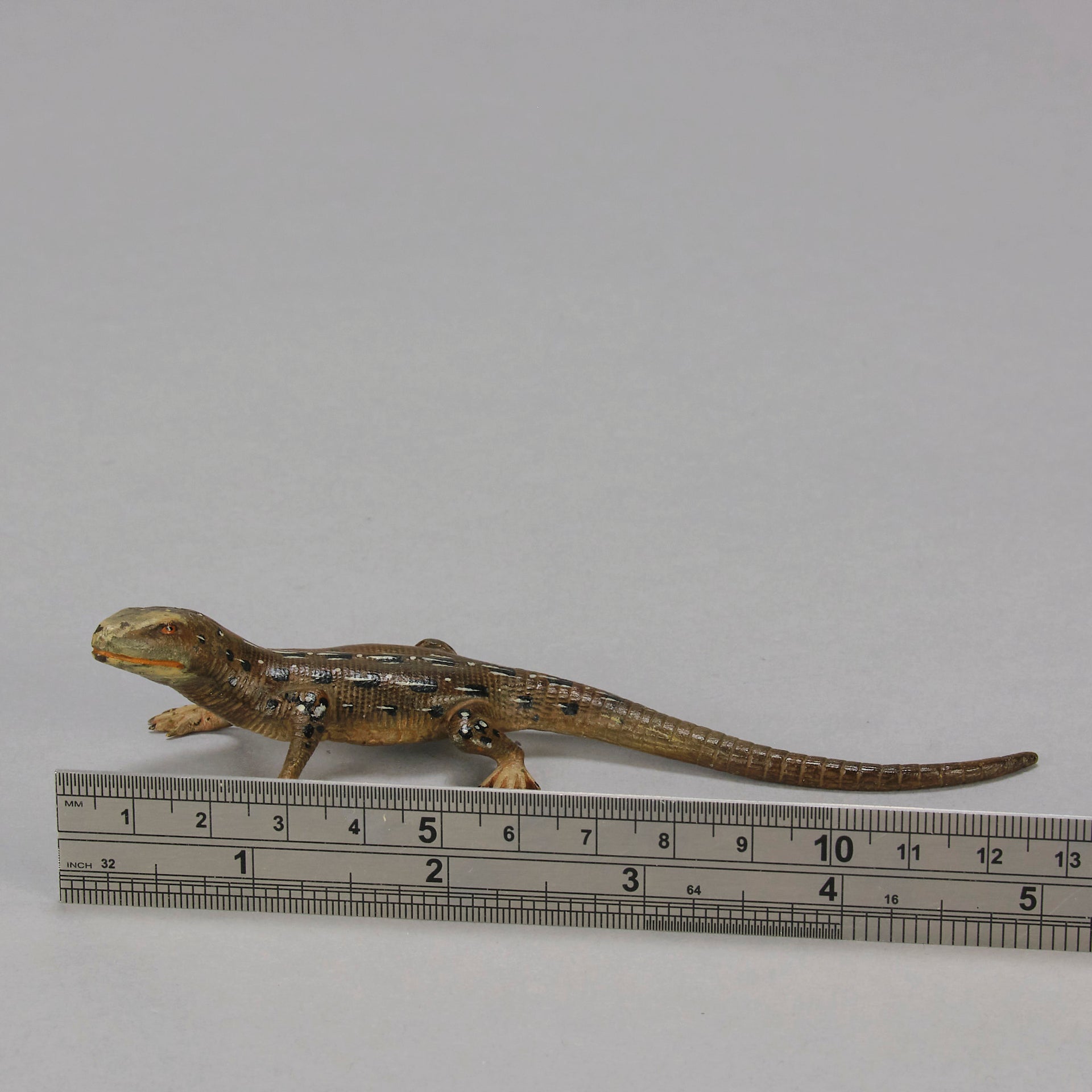 Antique Bronze walking Lizard by Franz Bergman ith very fine colours and good hand finished surface detail