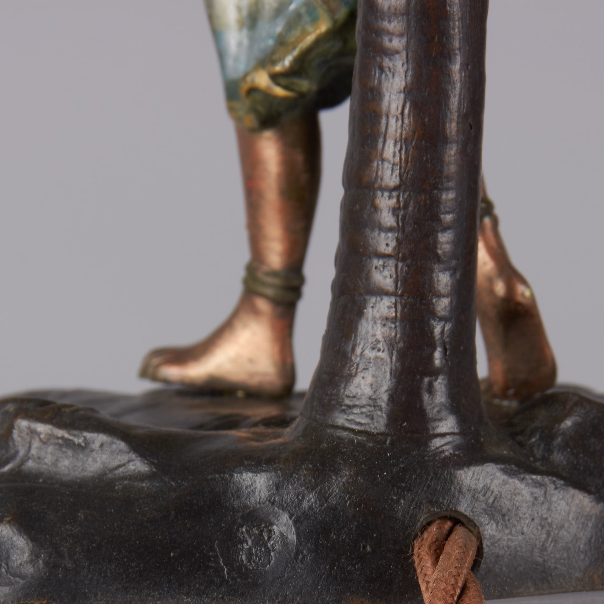 Woman Under Palm Tree Lamp by Franz Bergman Very fine early 20th Century Vienna bronze table lamp modelled as an Orientalist dancer by the side of a palm tree fitted with a light under its palms