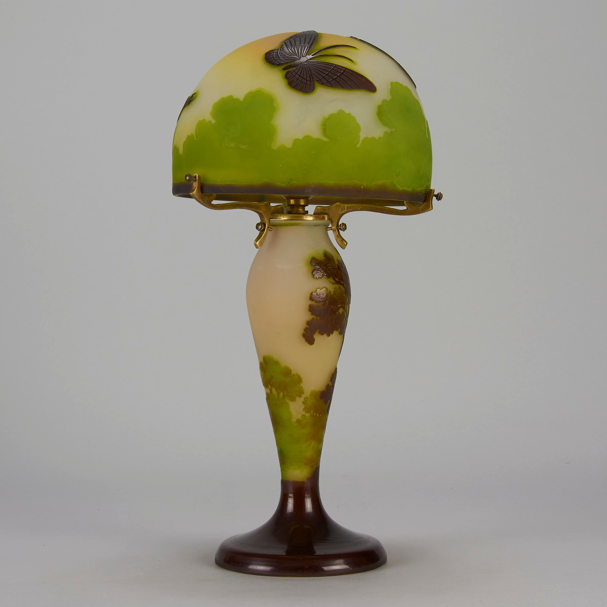 洋書 Le verre en France d'Emile Galle Émile Gallé | Papillons et grenouilles vase, circa 1890 – 1894 |