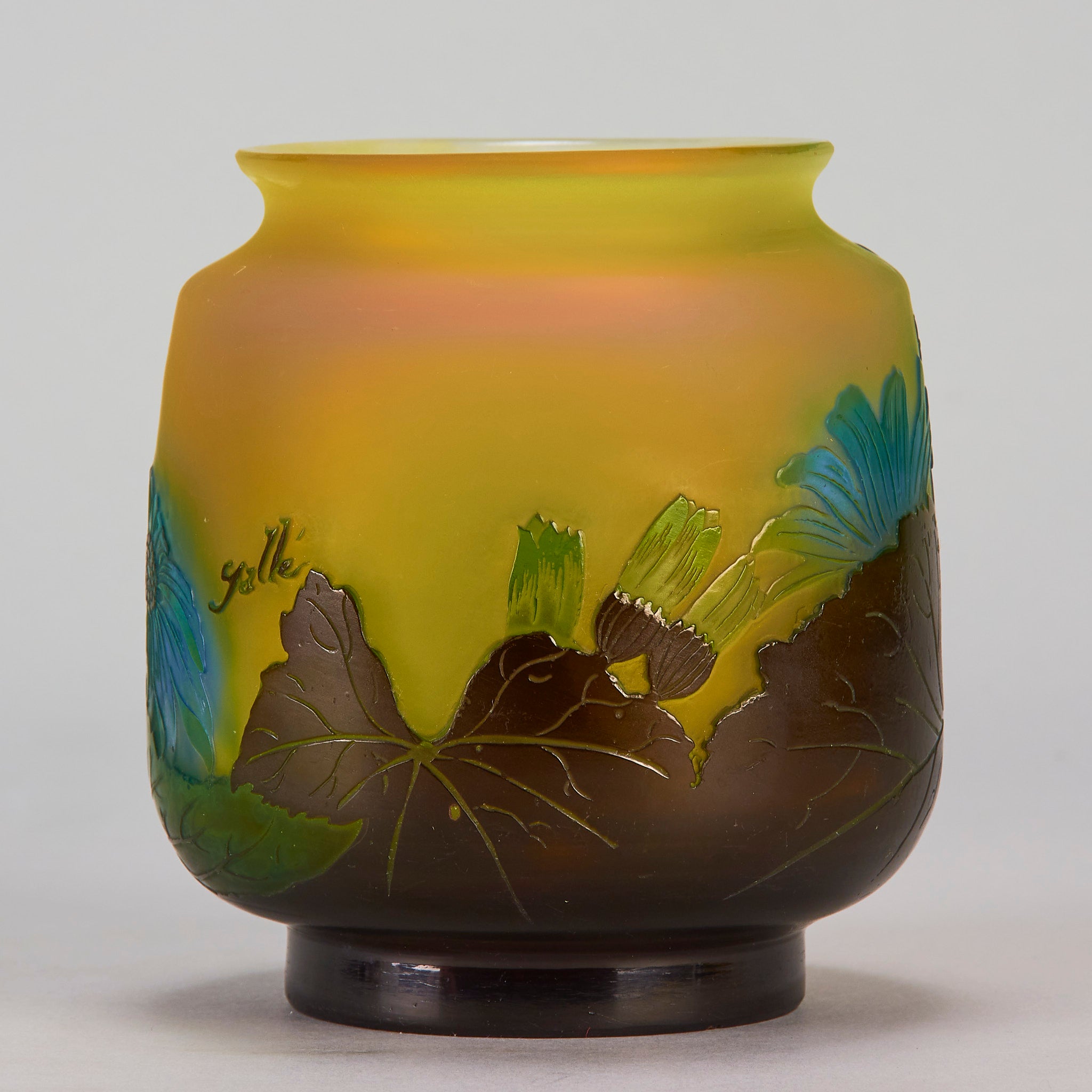 御値引◉ Emile Gallé: Keramik, Glas und Möbe 御値引◉ Emile Gallé: Keramik, Glas und Möbe 【公式通販】
