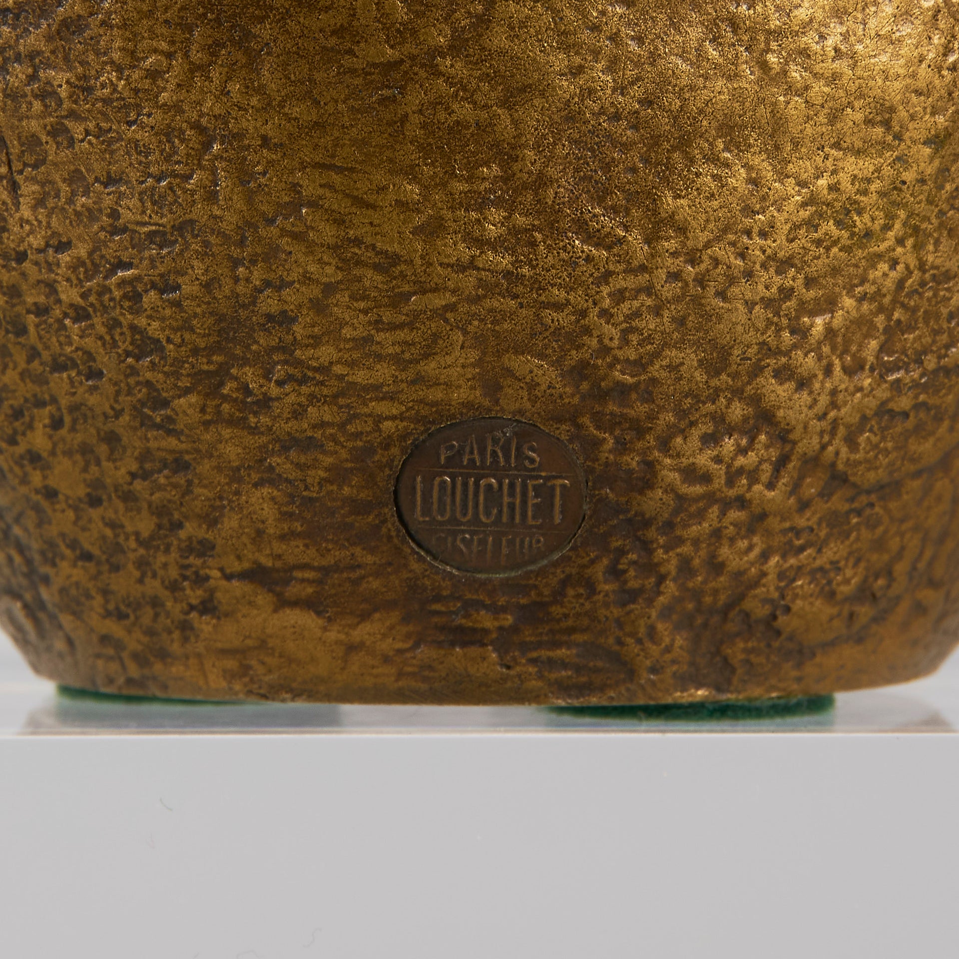 Bronze Children singing