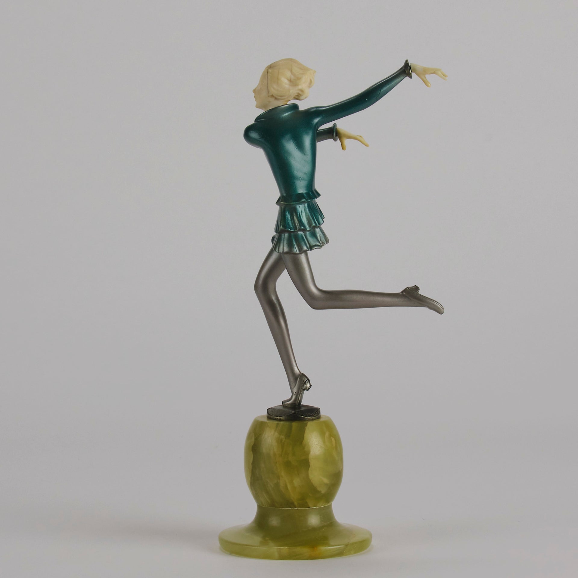 Art deco figurines – Lorenzl – Running Girl - Antique Bronze - Art Deco Sculpture - Bronze statues for sale - art deco statues 1930s - art deco bronze figurines - antique bronze figures - bronze figurines for sale - Art Deco Bronze - genuine art deco figurines - Art Deco Bronze Lady - Antique bronze statues - Antique bronze sculptures for sale - Art Deco sculptures for sale – Hickmet Fine Arts