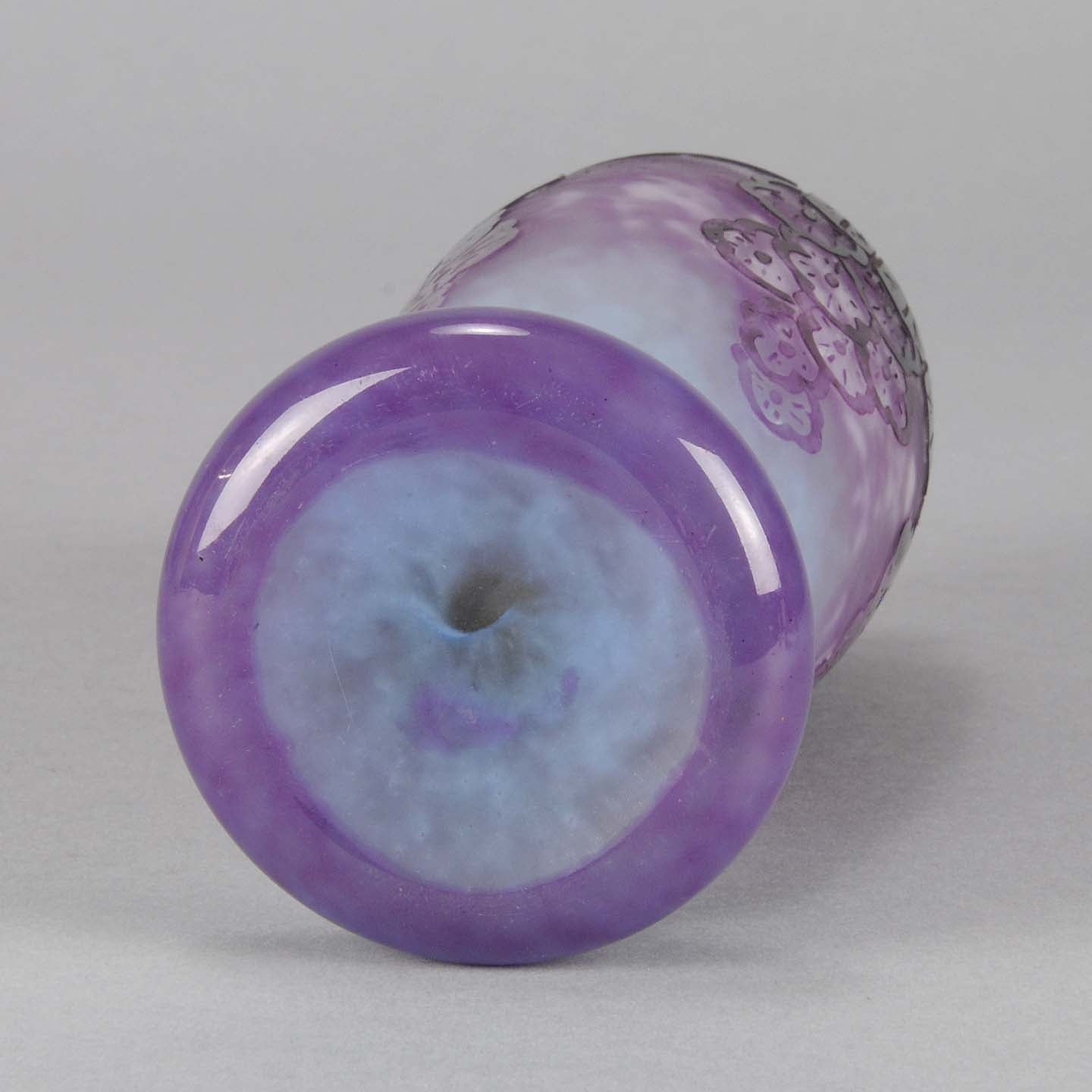 La Verre Francais Draperie Vase