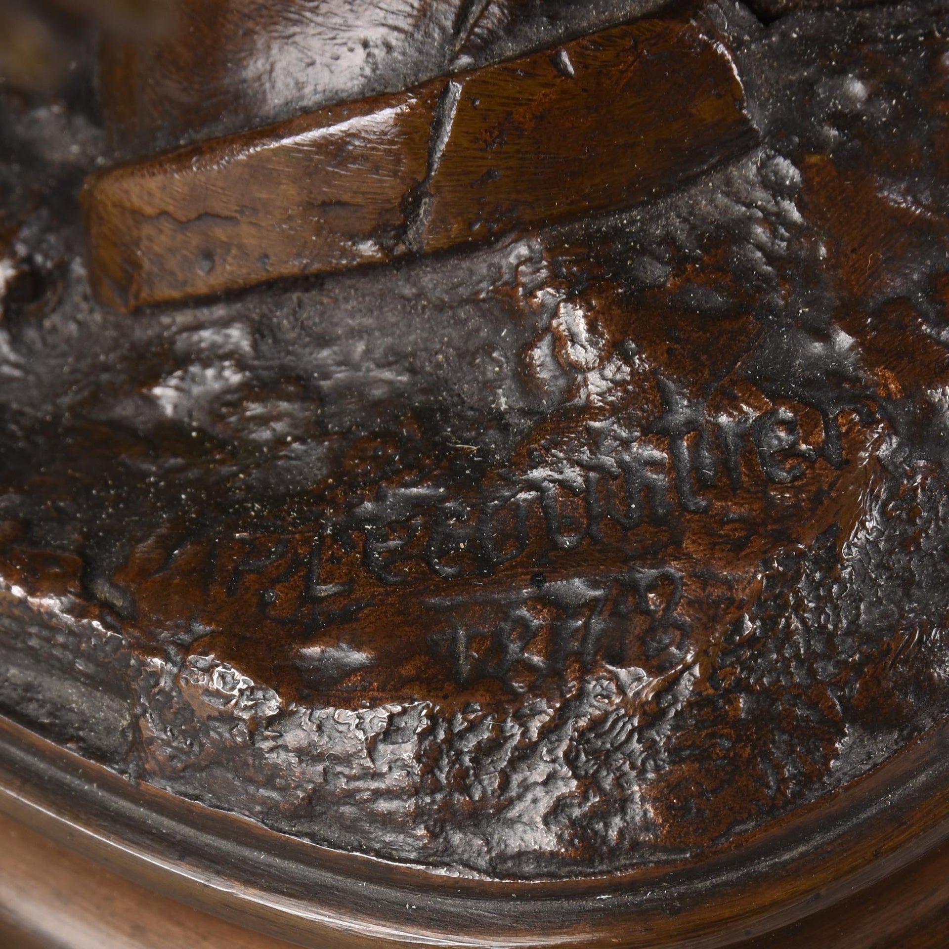 bronze hound lecourtier