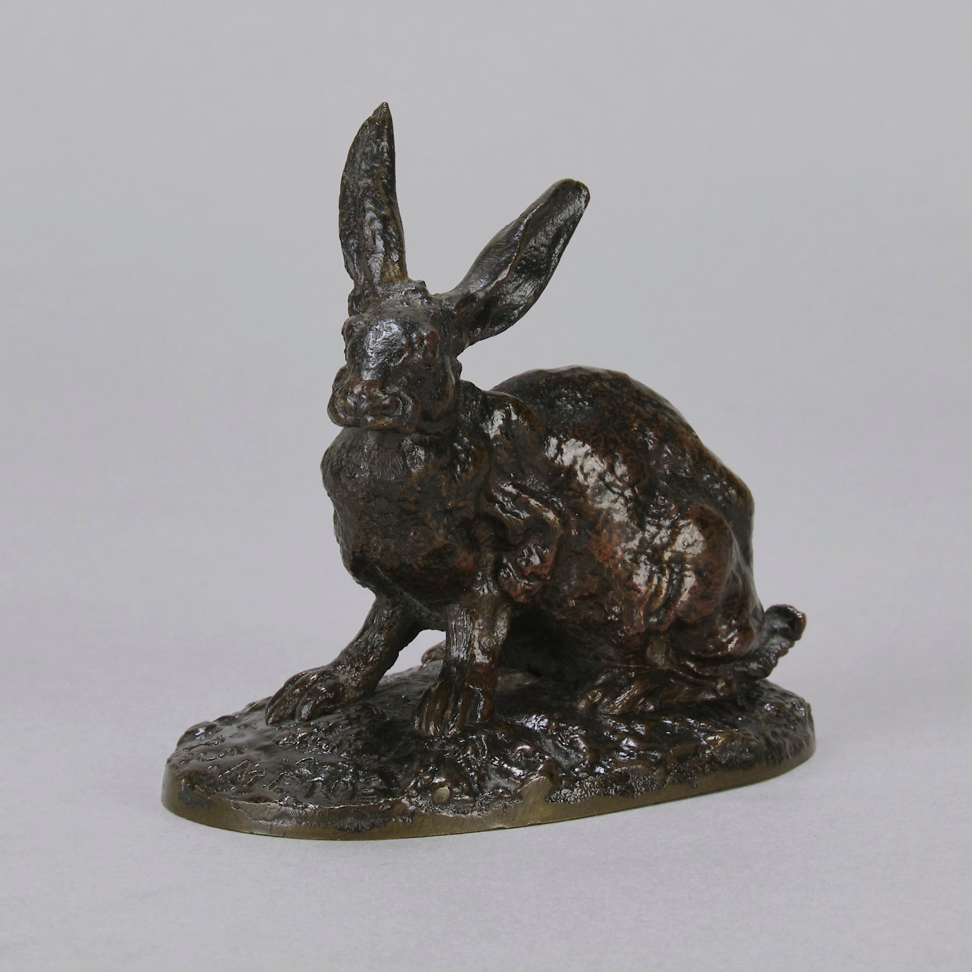 Lapin au Repos Antique bronze statue of a seated rabbit with excellent hand chased surface detail and very fine rich dark brown and golden patina. Raised on naturalistic base 