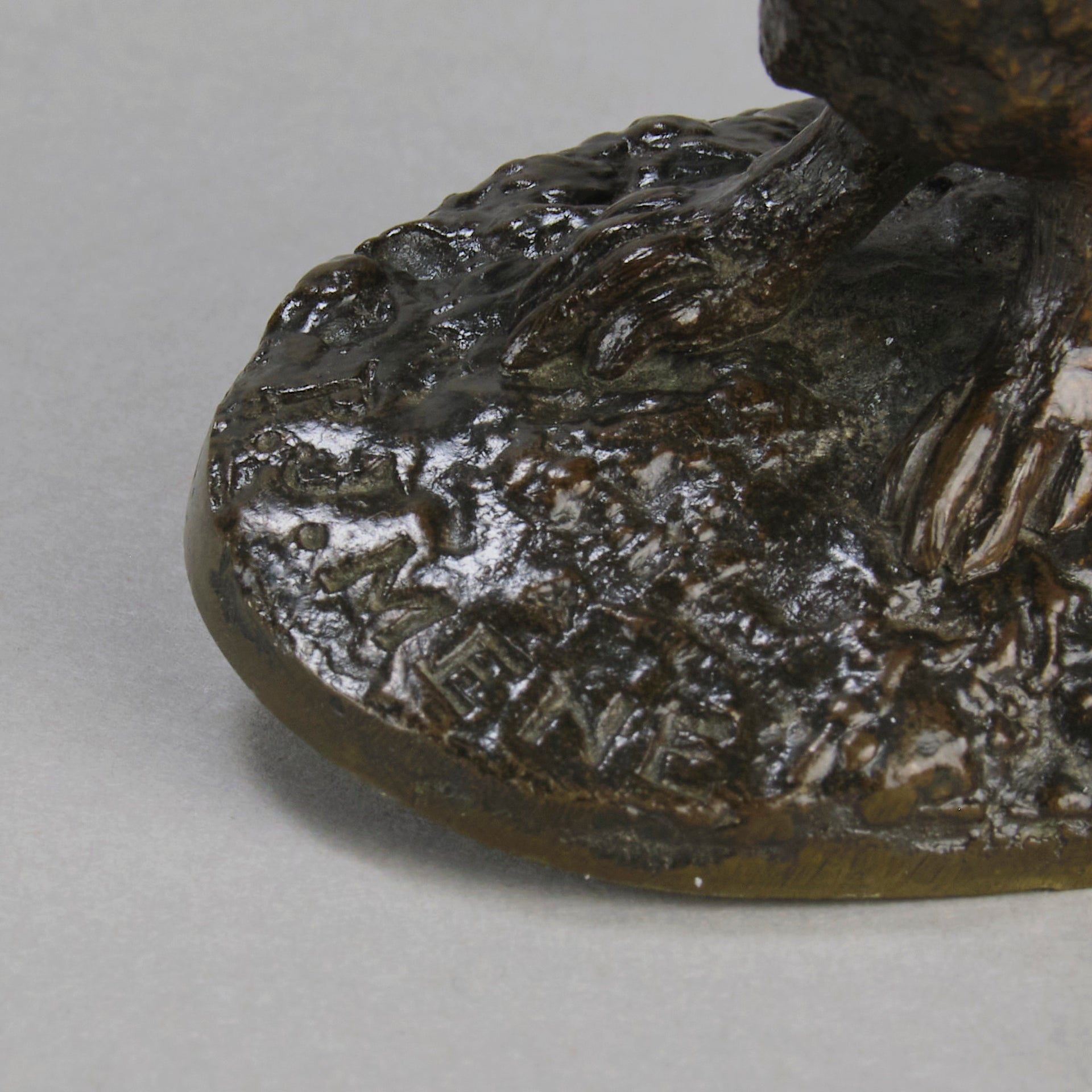 Lapin au Repos Antique bronze statue of a seated rabbit with excellent hand chased surface detail and very fine rich dark brown and golden patina. Raised on naturalistic base 