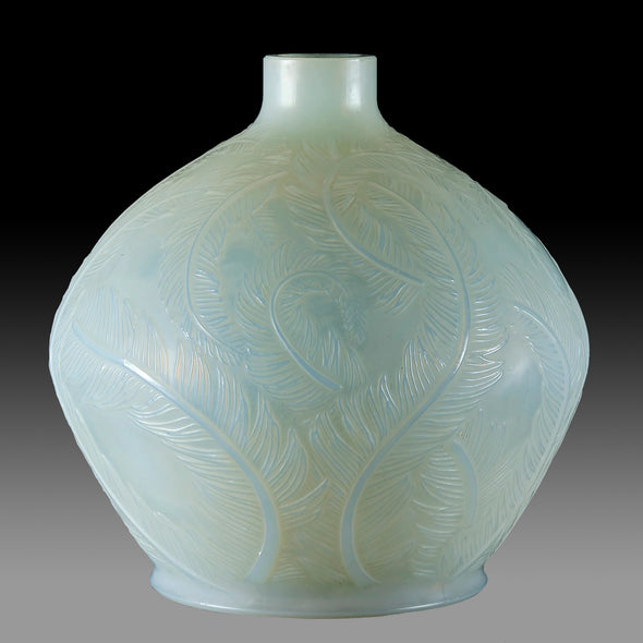 Plumes an exquisite early 20th Century French Art Deco opalescent glass vase by Rene Lalique with a striking floating feather design with a sky blue colour