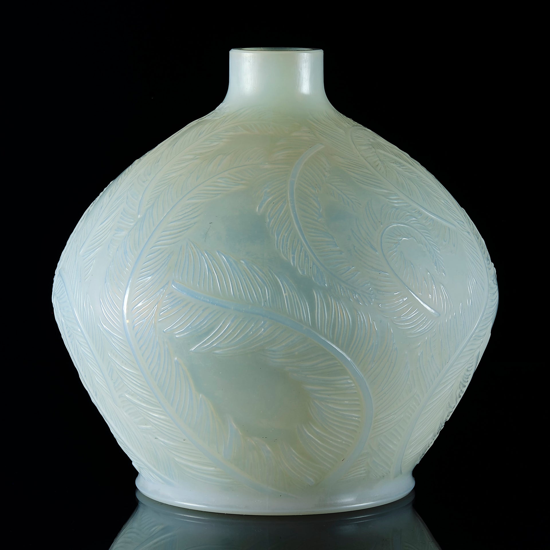 Plumes an exquisite early 20th Century French Art Deco opalescent glass vase by Rene Lalique with a striking floating feather design with a sky blue colour