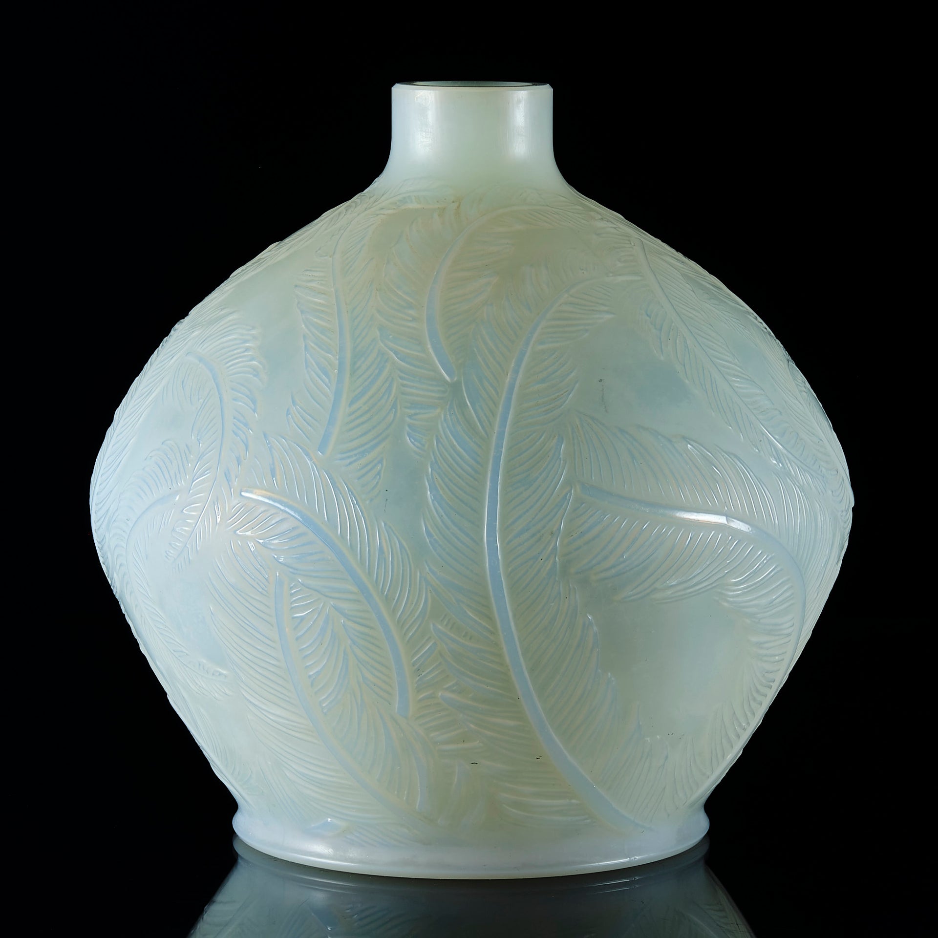 Plumes an exquisite early 20th Century French Art Deco opalescent glass vase by Rene Lalique with a striking floating feather design with a sky blue colour