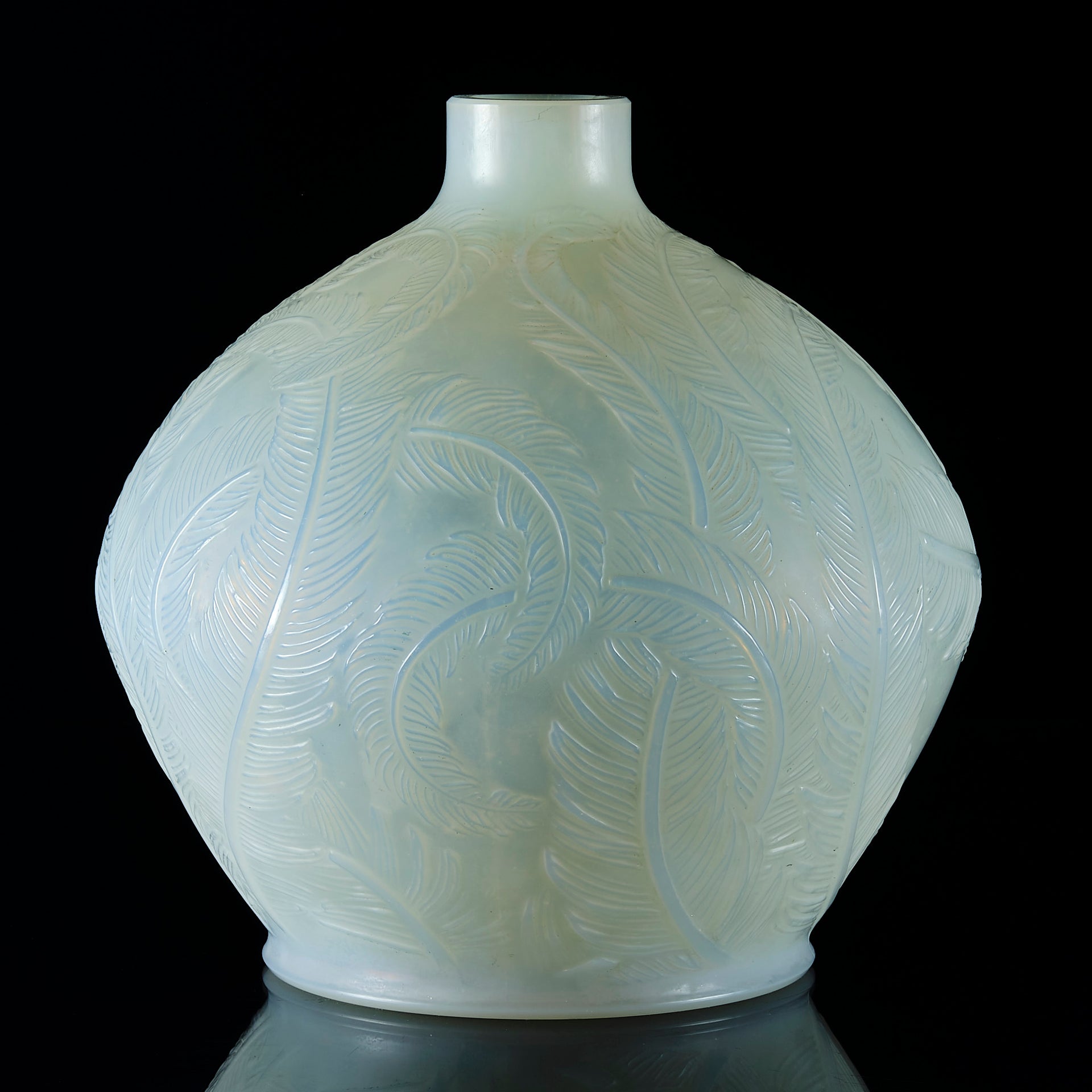 Plumes an exquisite early 20th Century French Art Deco opalescent glass vase by Rene Lalique with a striking floating feather design with a sky blue colour
