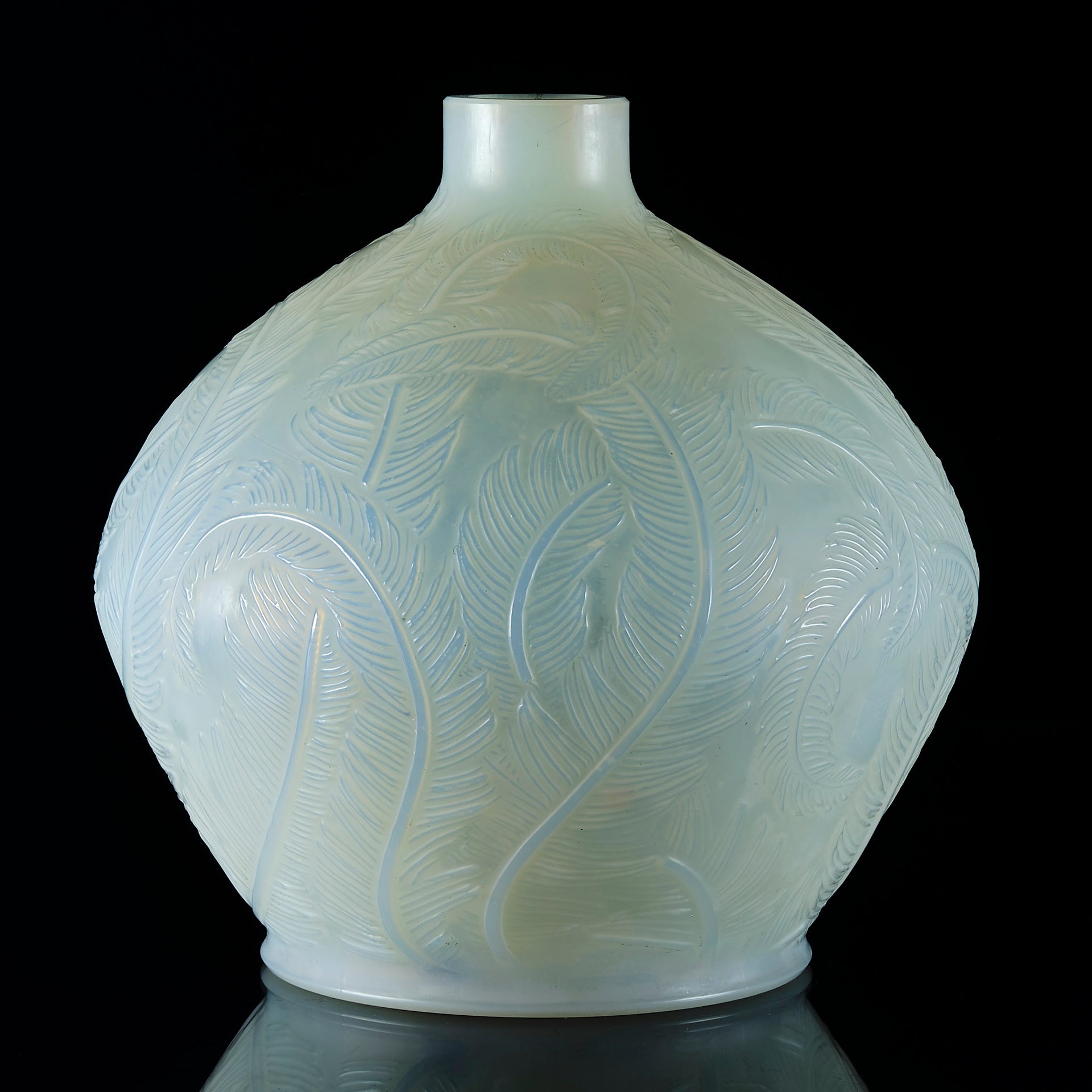 Plumes an exquisite early 20th Century French Art Deco opalescent glass vase by Rene Lalique with a striking floating feather design with a sky blue colour