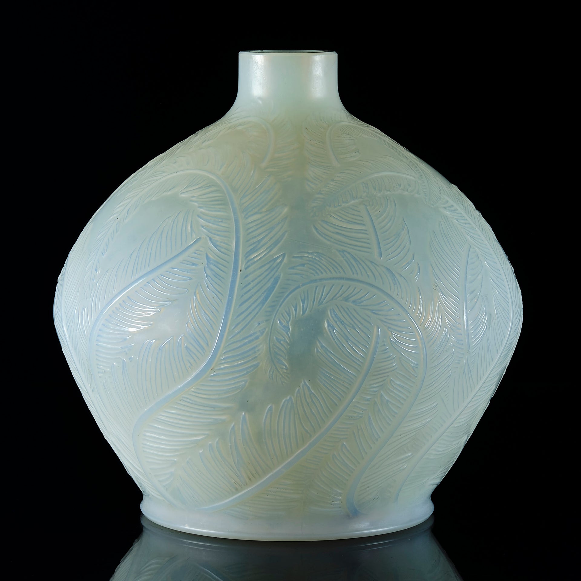 Plumes an exquisite early 20th Century French Art Deco opalescent glass vase by Rene Lalique with a striking floating feather design with a sky blue colour