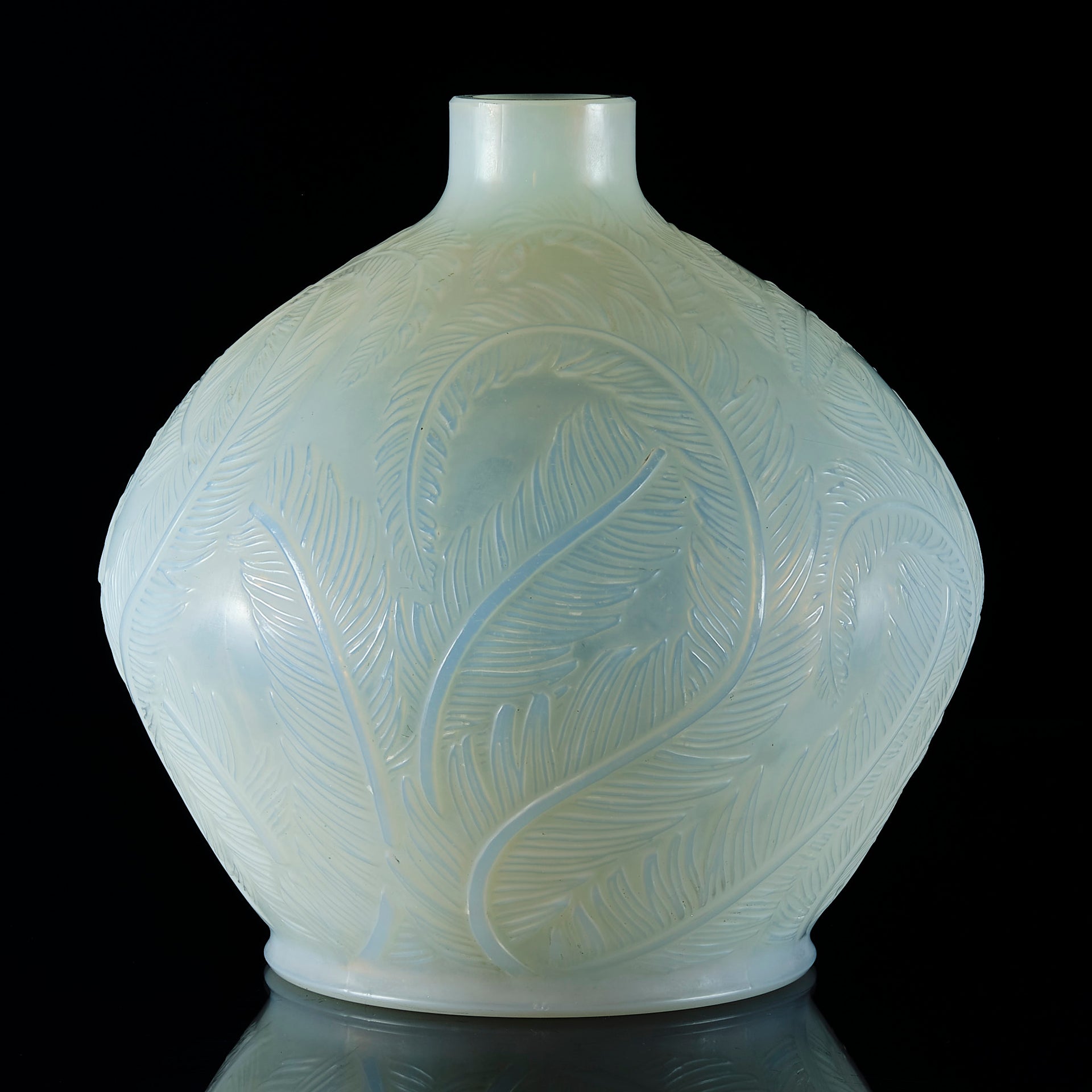 Plumes an exquisite early 20th Century French Art Deco opalescent glass vase by Rene Lalique with a striking floating feather design with a sky blue colour