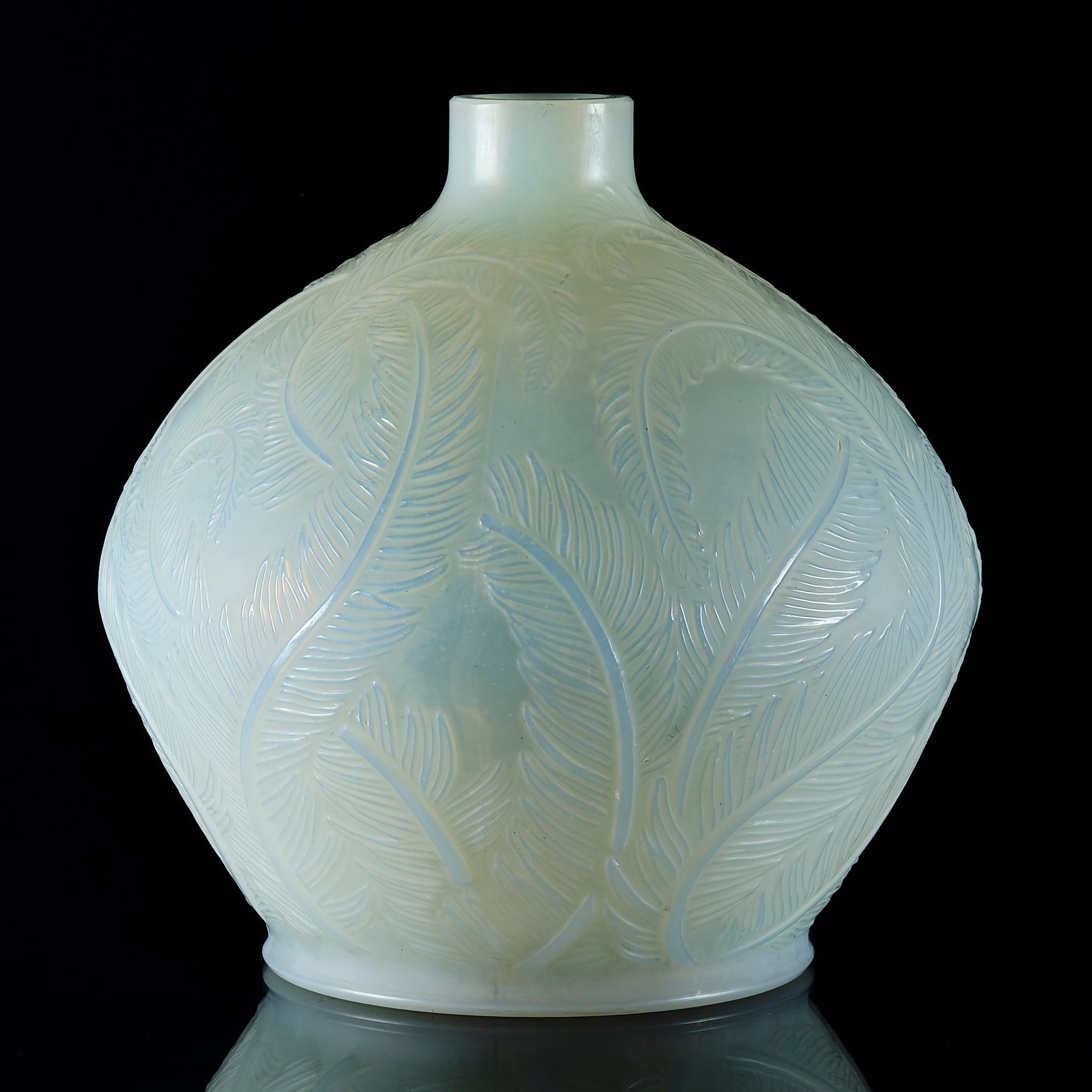 Plumes an exquisite early 20th Century French Art Deco opalescent glass vase by Rene Lalique with a striking floating feather design with a sky blue colour