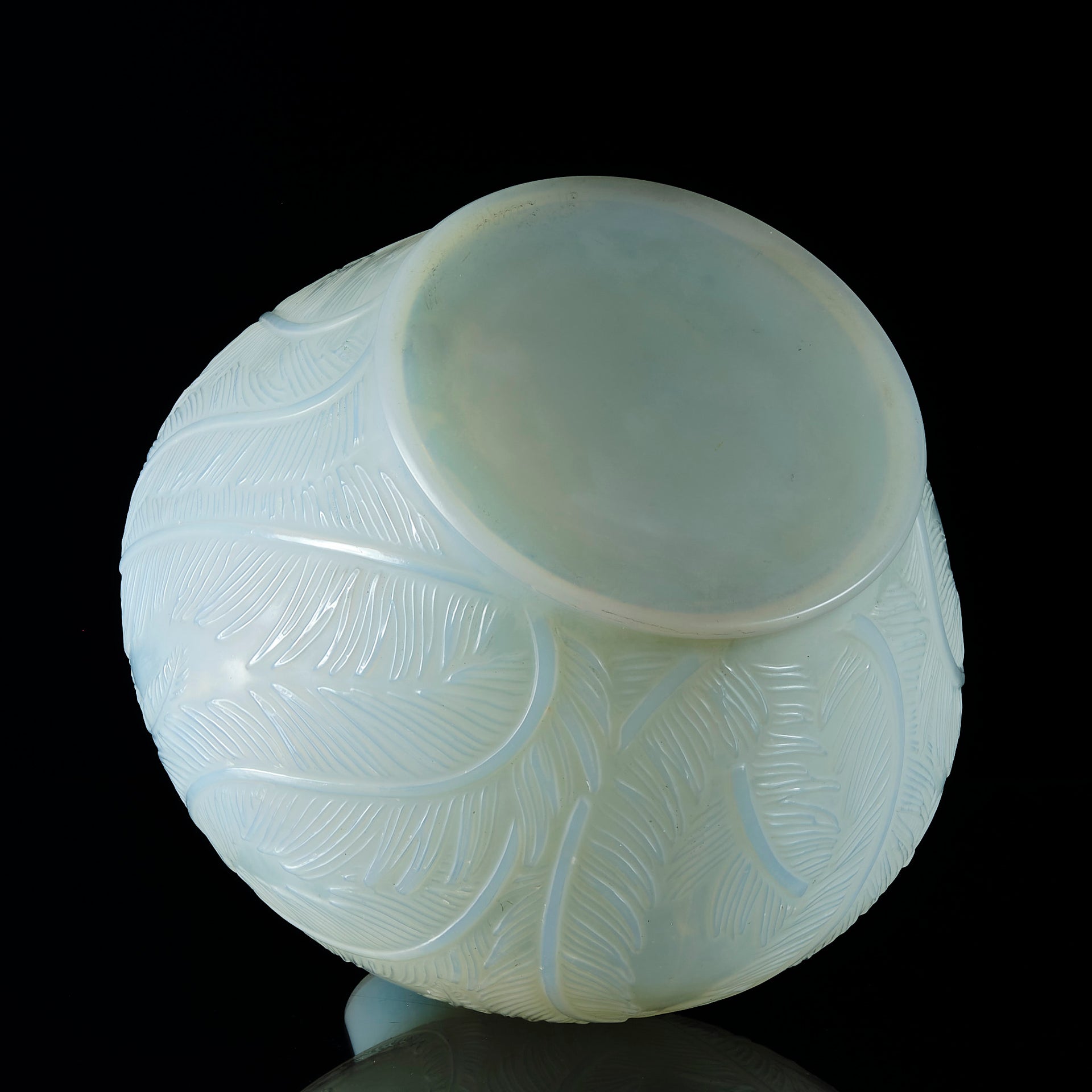 Plumes an exquisite early 20th Century French Art Deco opalescent glass vase by Rene Lalique with a striking floating feather design with a sky blue colour