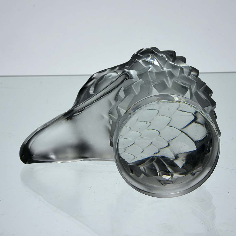 Tête d’Aigle Car Bonnet Mascot by René Lalique a an eagle’s head with fine moulded and hand finished detail